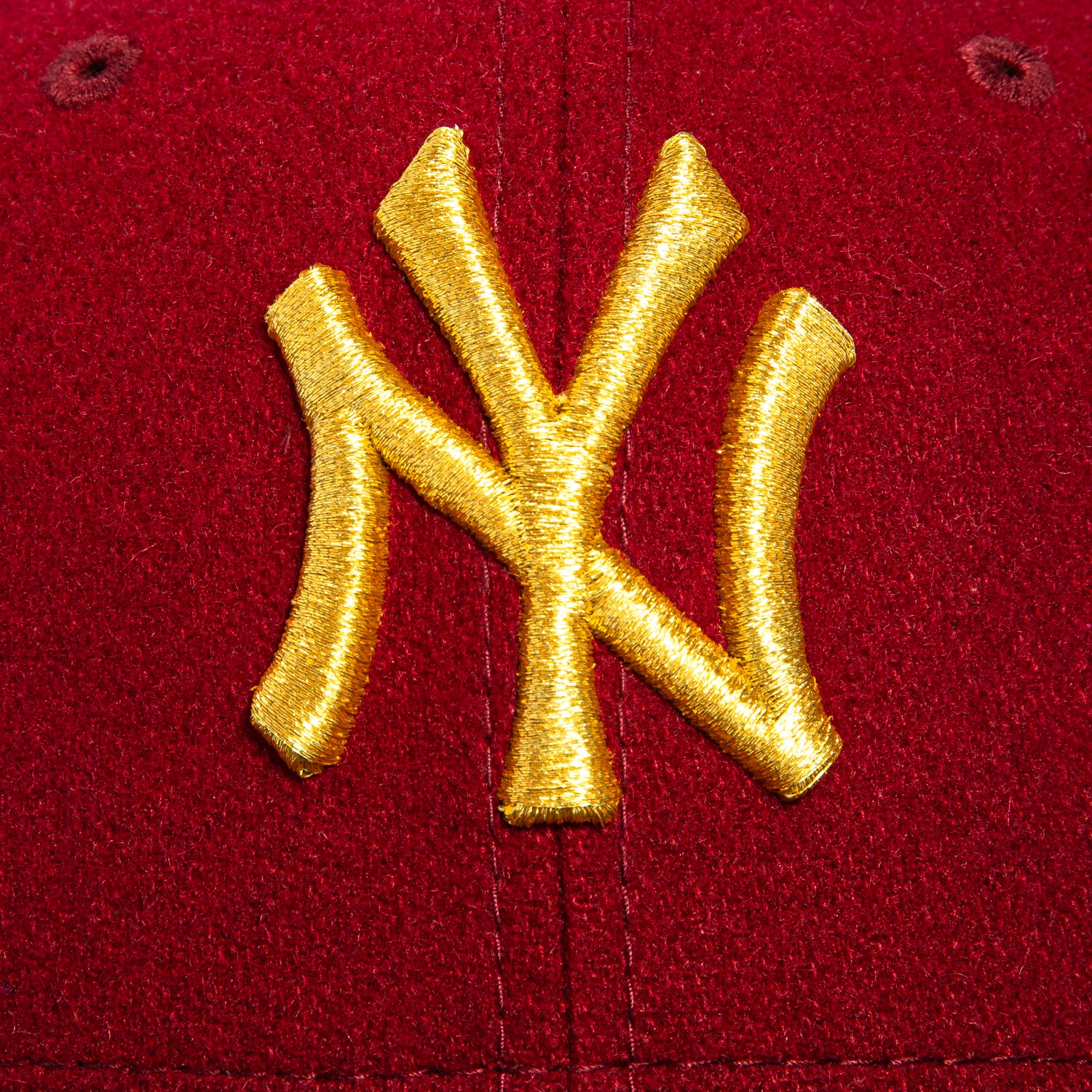 New Era 59Fifty Yankees 1998 World Series Patch Baseball Cap - Cardinal & Navy - Official MLB Licensed Snapback Hat for Yankees Fans, Sports Enthusiasts & Streetwear Fashion