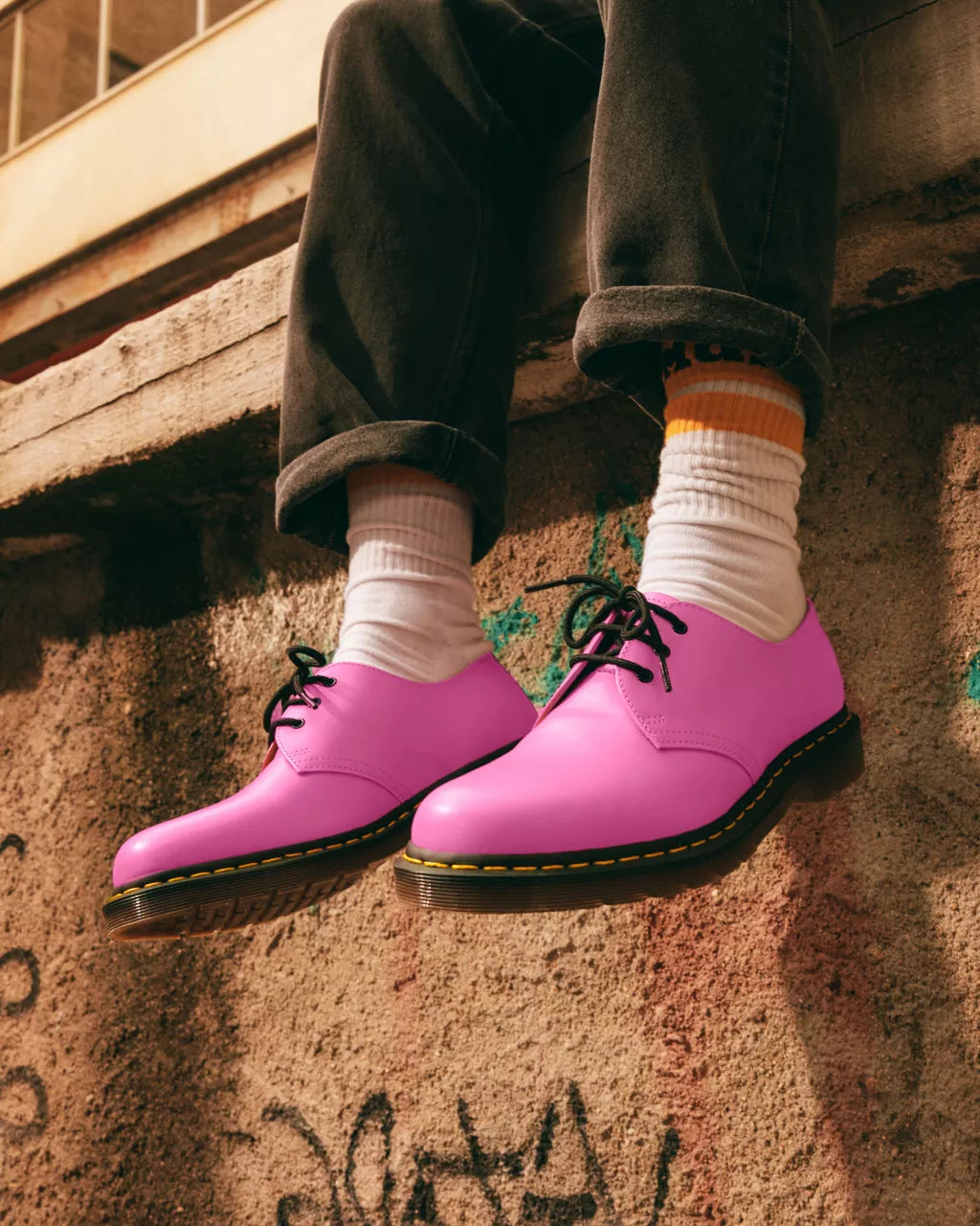 Dr. Martens 1461 Smooth Leather Oxford Shoes - Classic Unisex Slip-Resistant Work & Casual Shoes for Men & Women