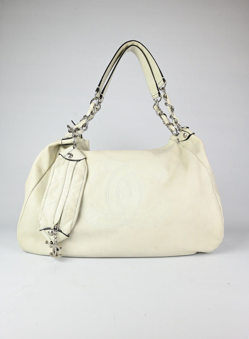 Chanel White Leather Maxi Bag - Luxury Handbag for Women, Perfect for Everyday Use & Special Occasions