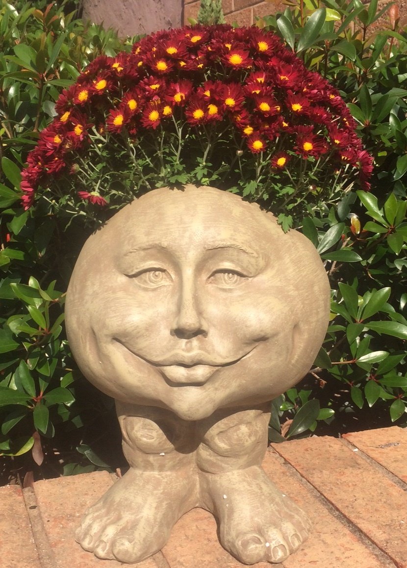 Muggly's Homestyles 37395 Sisters Daisy and Suzy Q 12-Inch Face Planter - Stone Wash Garden Statue for Outdoor Decor, Patio, Yard, and Flower Bed Decoration