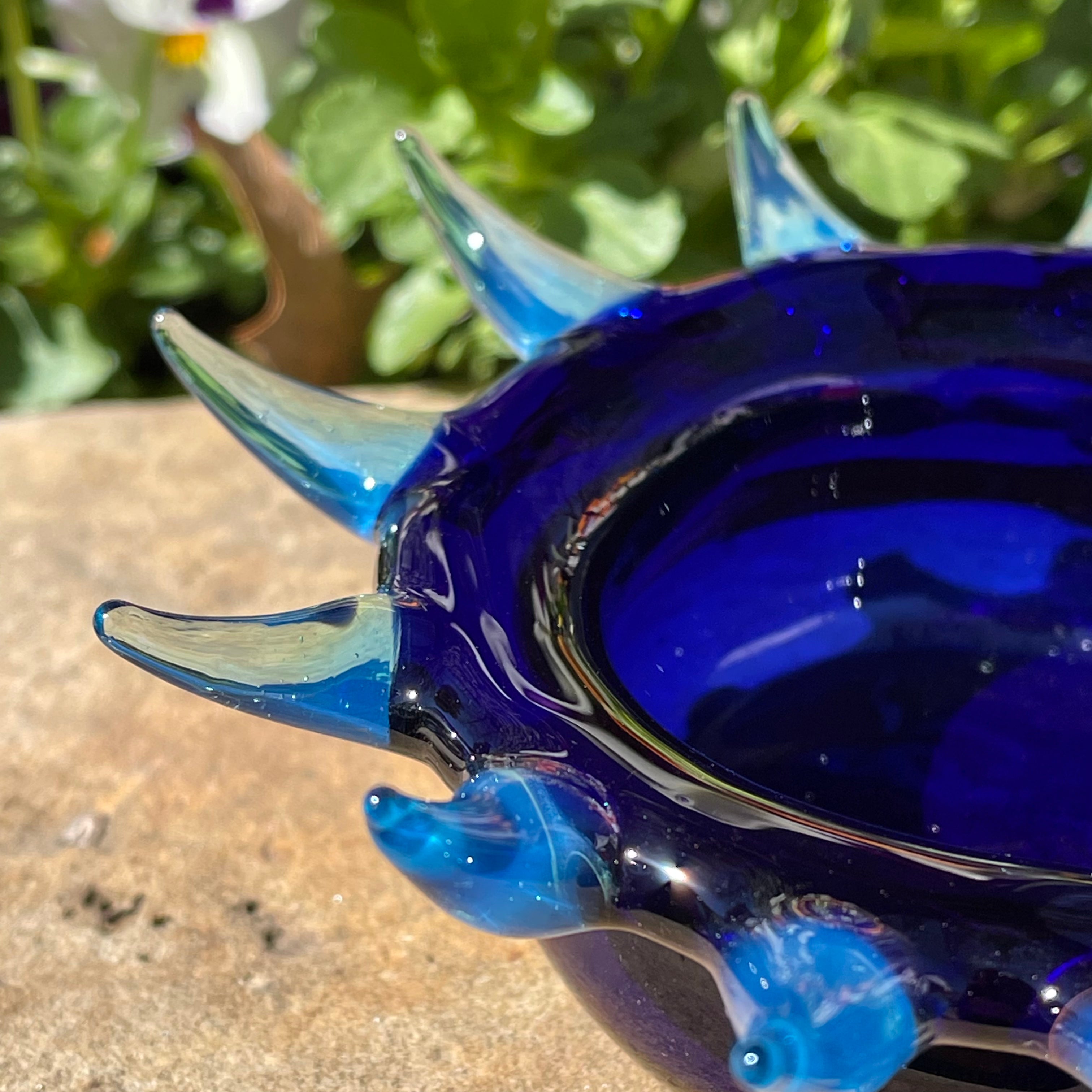 Premium Spiky Cactus-Shaped Ashtray - Durable Metal Outdoor/Indoor Smoking Accessory for Home, Office, Patio & Garden Use