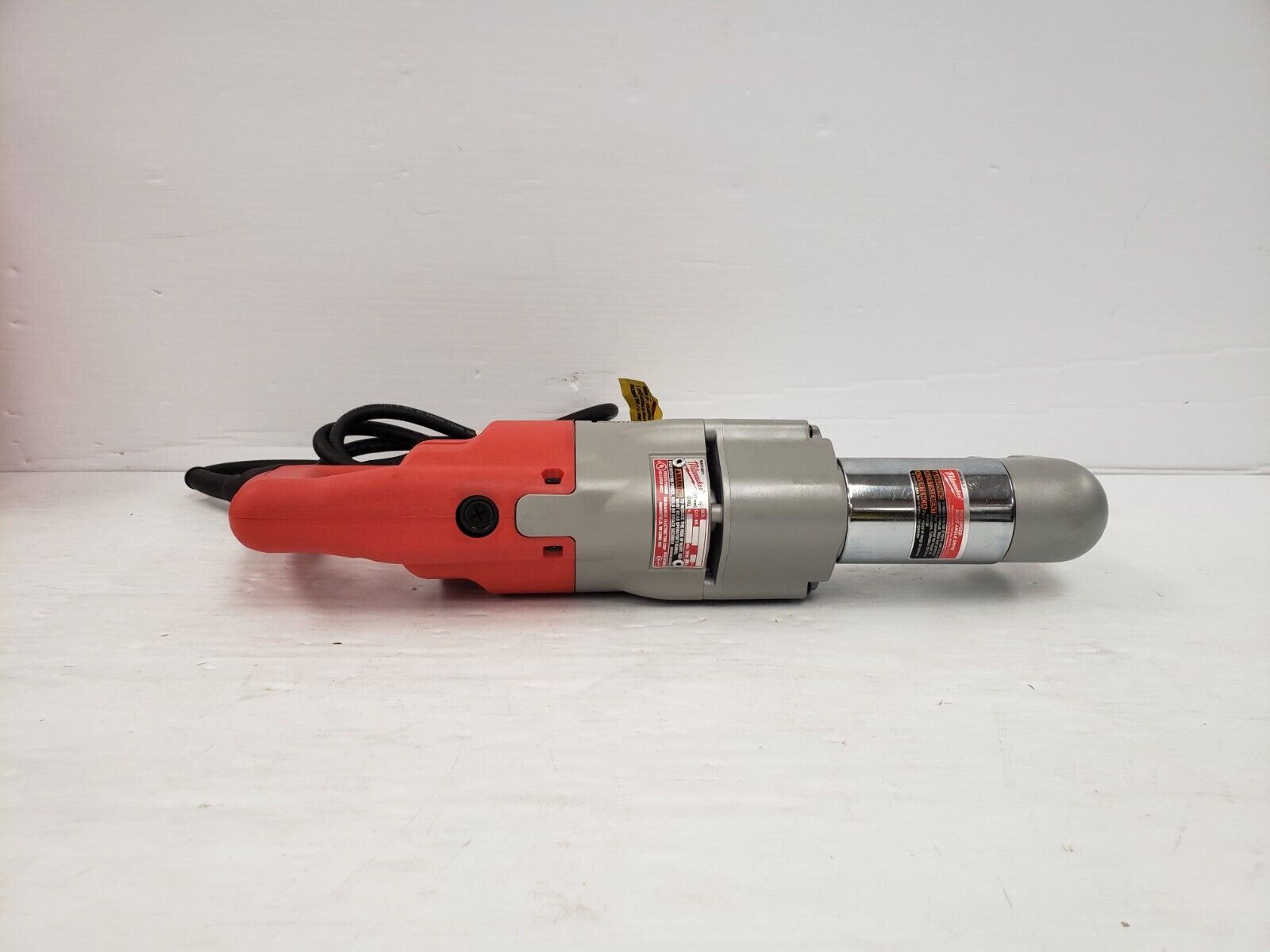 Milwaukee 1107-1 4-1/2 Inch Angle Grinder - Powerful Corded Tool for Metal Cutting, Grinding & Polishing - Ideal for DIY Projects, Construction & Metalworking