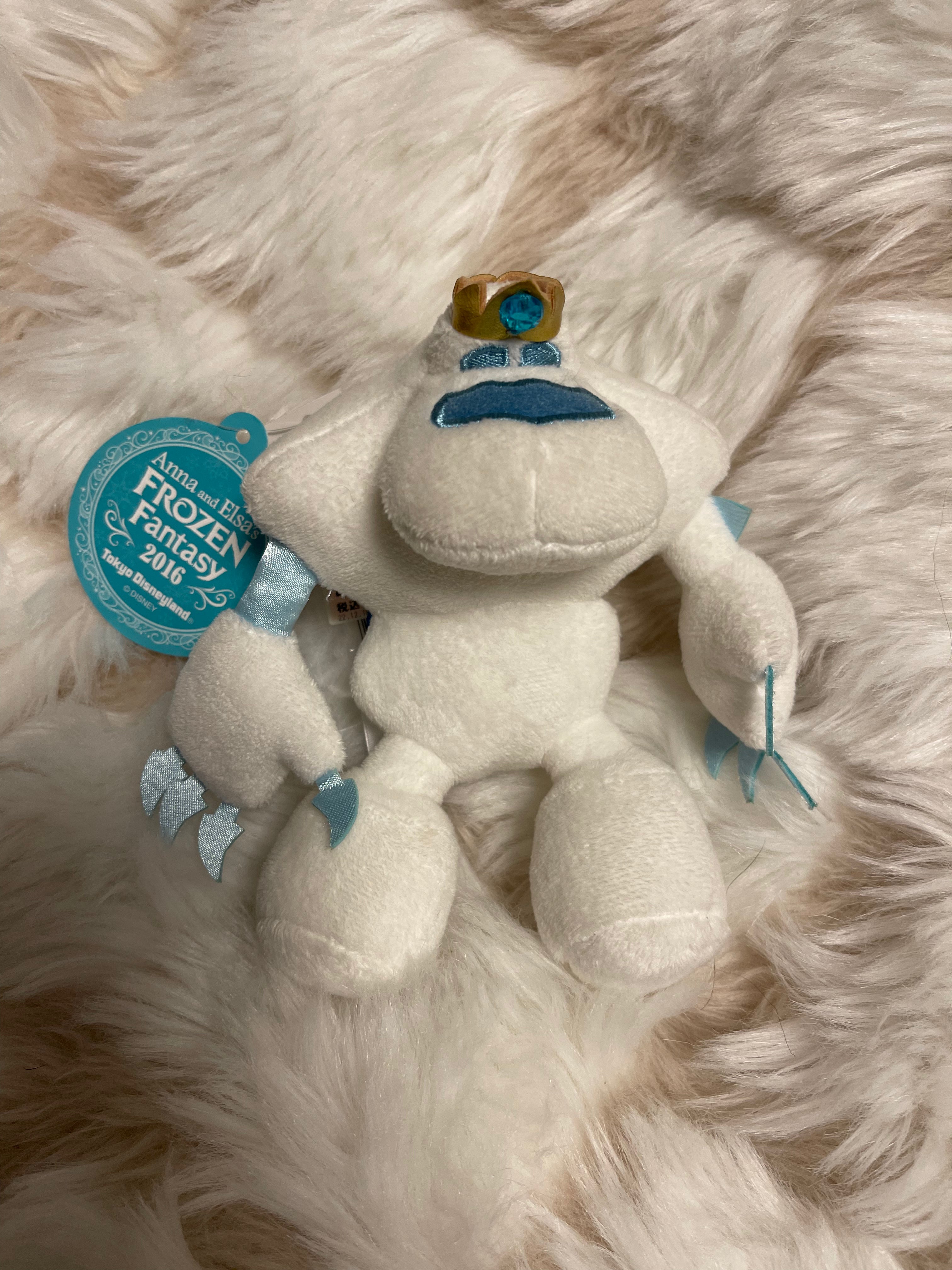 Tokyo Disney Frozen Fantasy Marshmallow Keychain Badge - Cute Elsa & Anna Character Accessory for Bags, Backpacks, and Keyrings | Perfect Disney Fan Gift & Collectible
