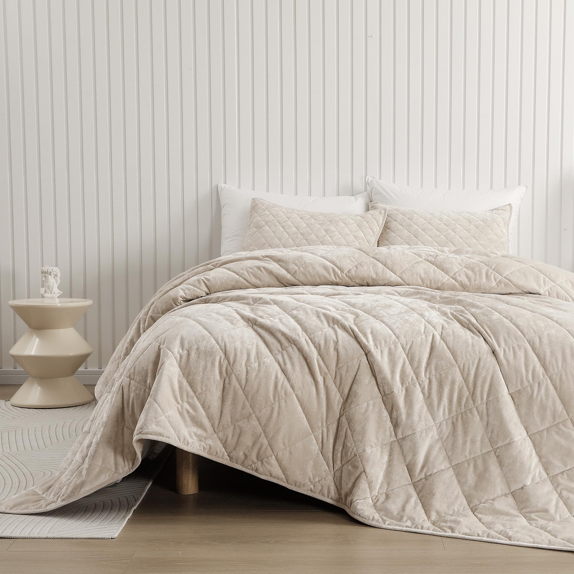 Luxury Velvet Quilt Set King Size - Ultra Soft Lightweight Summer Velvet Comforter Set with Diamond Pattern, Oversized Bedspread Coverlet & 2 Shams for All Seasons (Beige, King) | Perfect for Master Bedroom, Guest Room & Cozy Home Decor