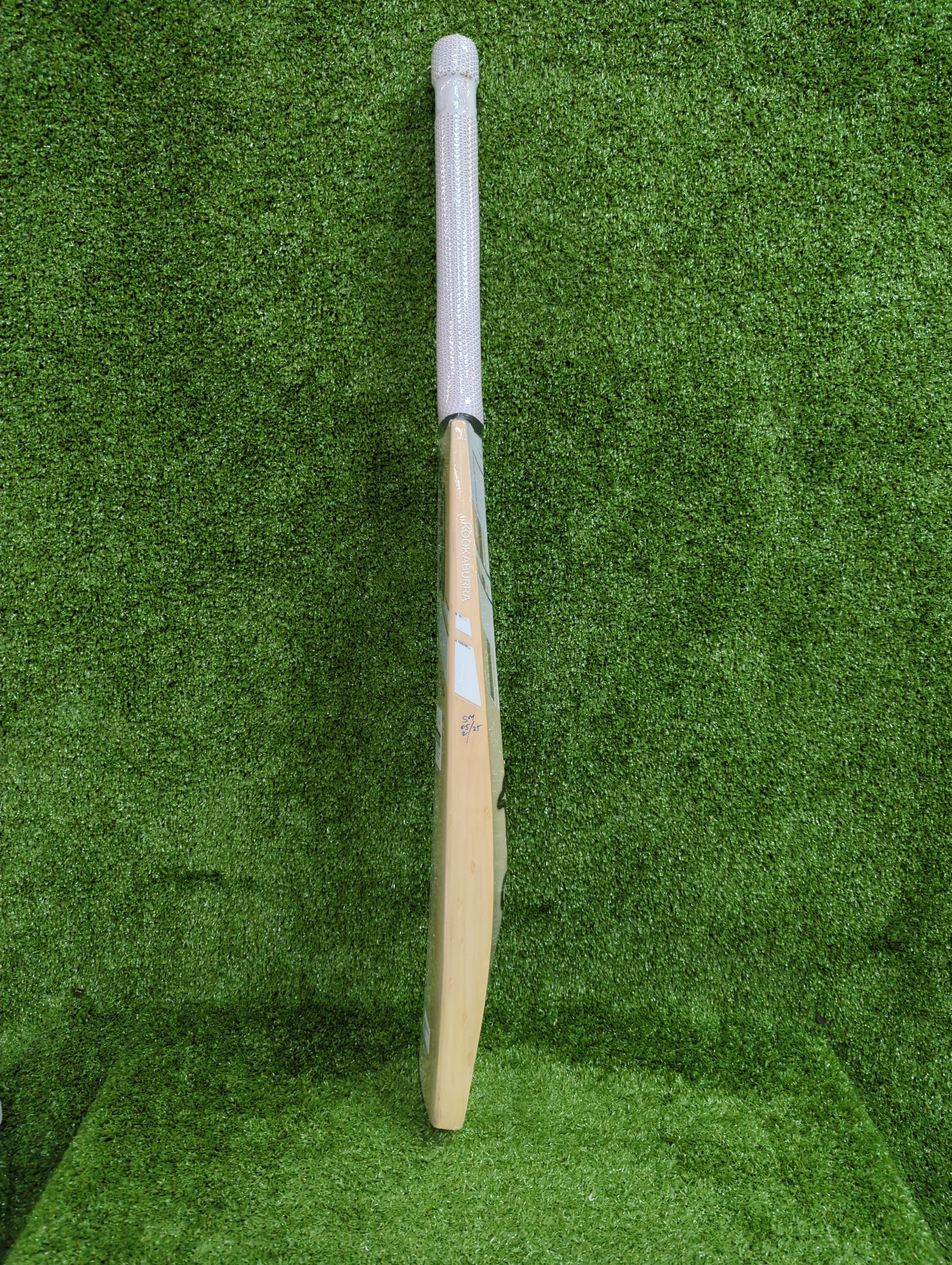 Kookaburra Ghost Pro 1.0 English Willow Cricket Bat - Premium Professional Grade for Matches & Training | Perfect for Club & Tournament Play