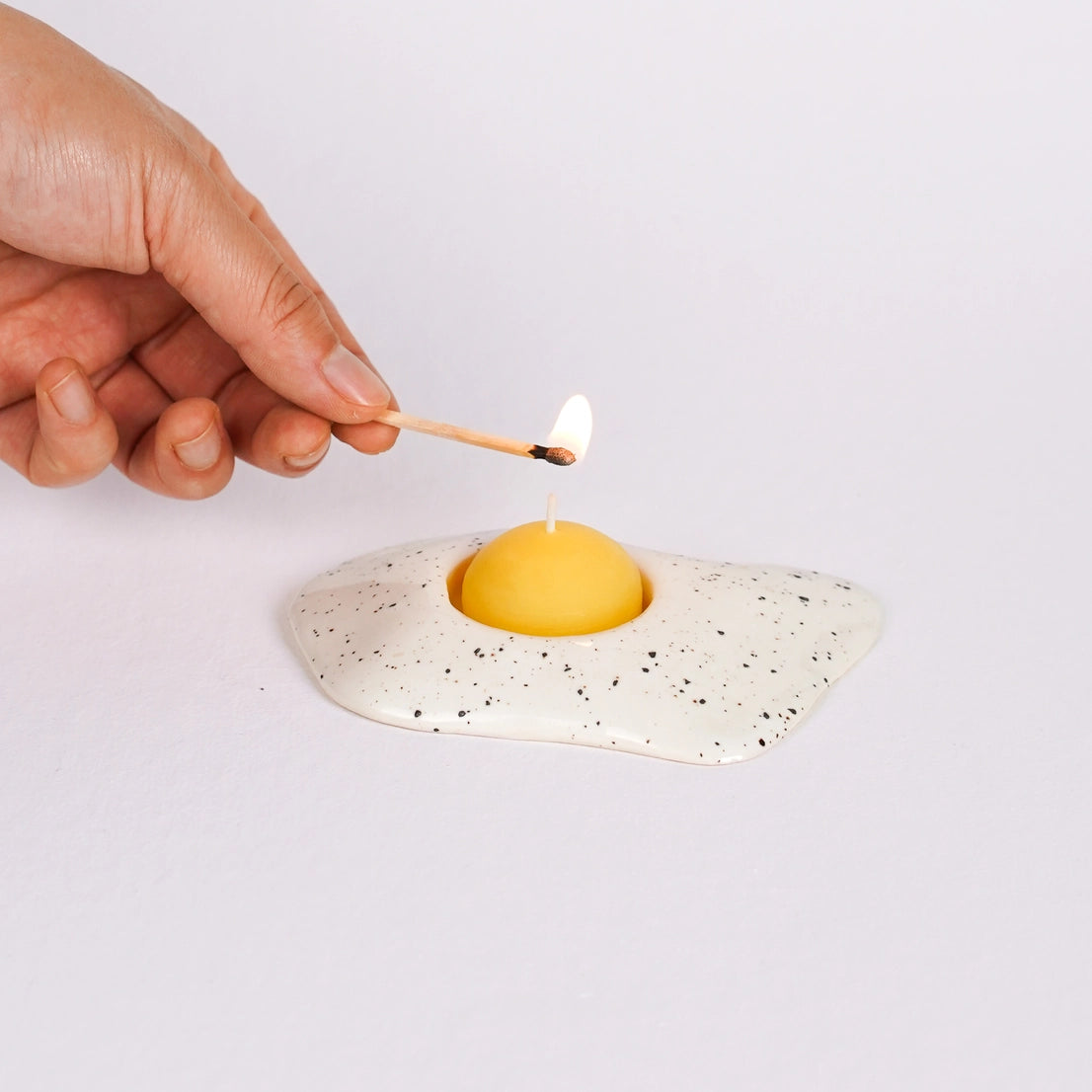 Handmade Ceramic Egg Candle Holder with Beeswax Yolk - Sunny Side Up Tealight Tray for Kitchen Decor, Food Lover Gift & Unique Home Accessories | Perfect for Easter Decorations, Breakfast-Themed Parties & Cozy Dining Ambiance