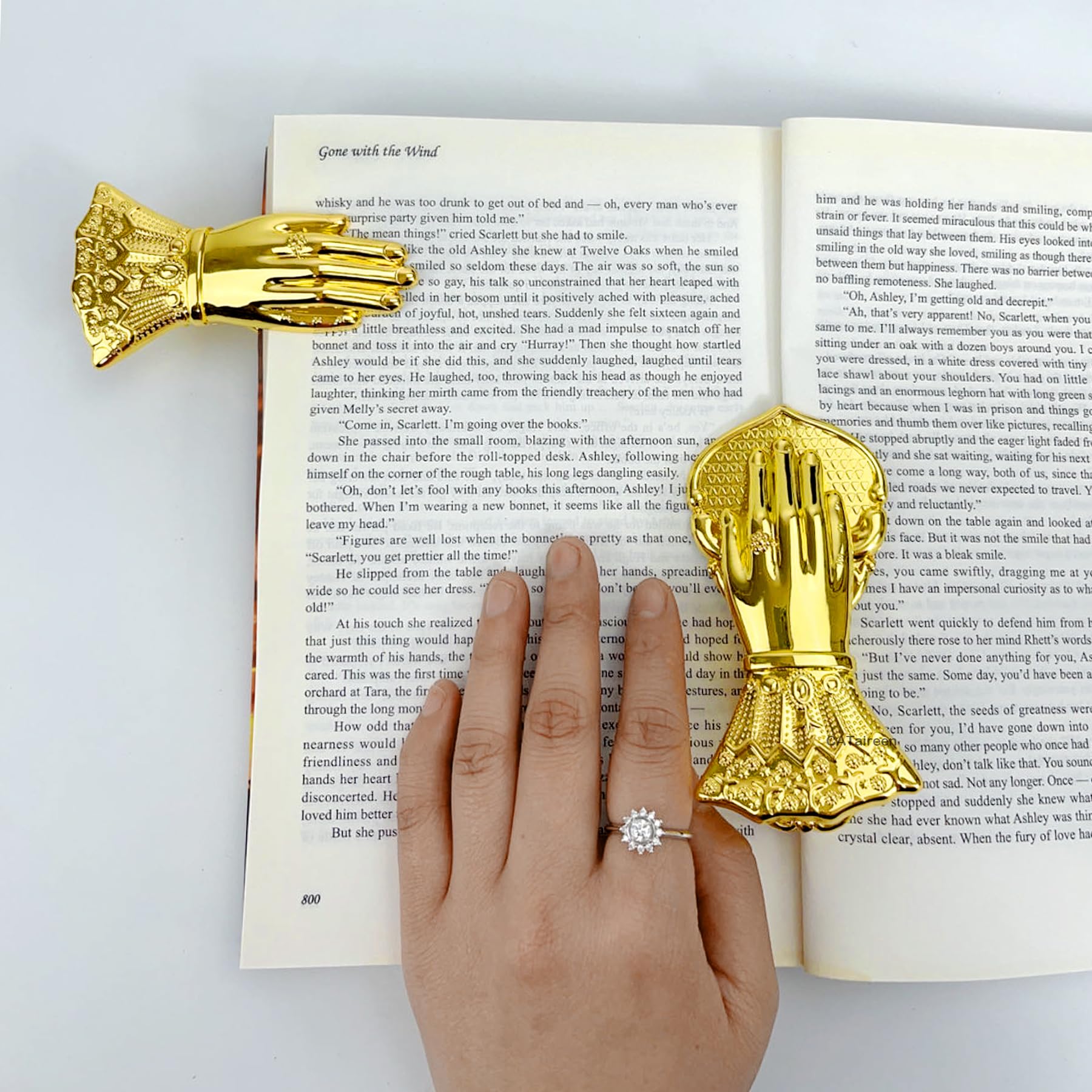 Vintage Gold Metal Paper Clip - Traveler's Notebook Supplies Holder for Junk Journal, TN, Card Making & DIY Planner - Perfect for Scrapbooking, Decoupage & Craft Embellishments