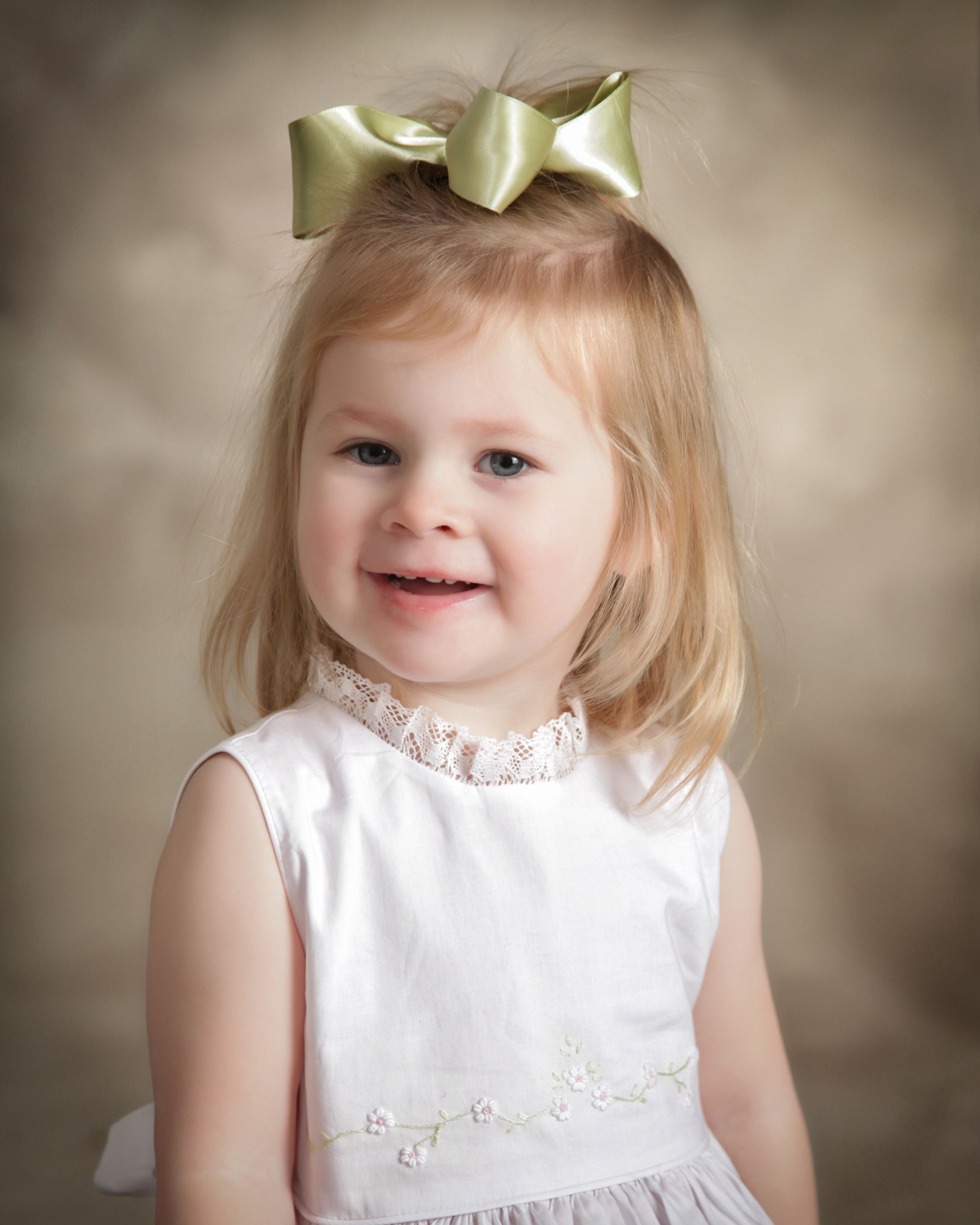 Caroline White Classic Communion Dress for Girls - Elegant First Holy Communion Gown - Perfect for Church Ceremonies, Baptisms & Special Occasions