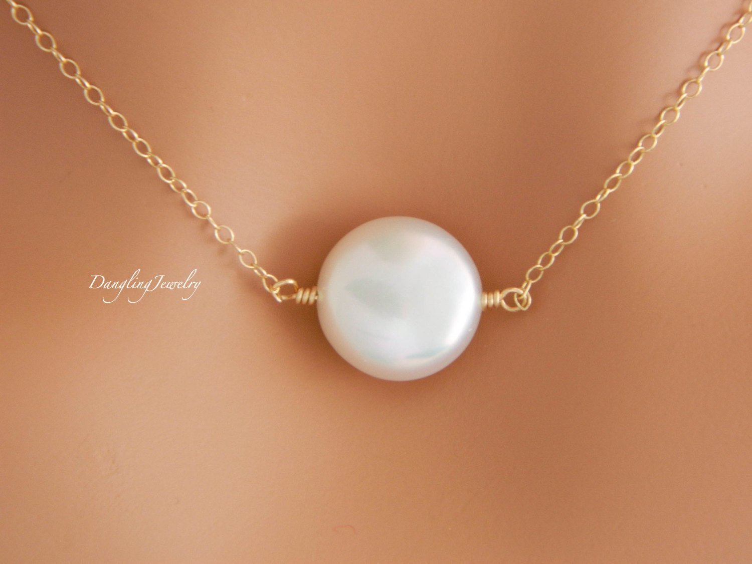 Elegant GOLD Single Pearl Necklace for Women - Perfect Bridesmaid Jewelry Gift Set - Classic Pearl Pendant Necklace for Wedding Party, Anniversary & Special Occasions