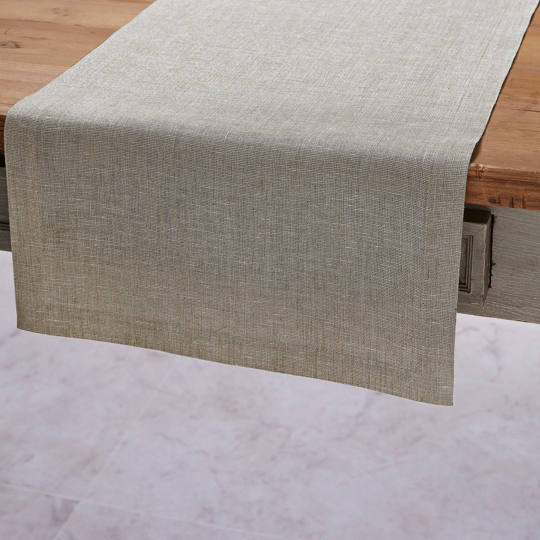Elegant Festive Table Runner for Holiday Decor - Perfect for Christmas, Thanksgiving & Dinner Parties