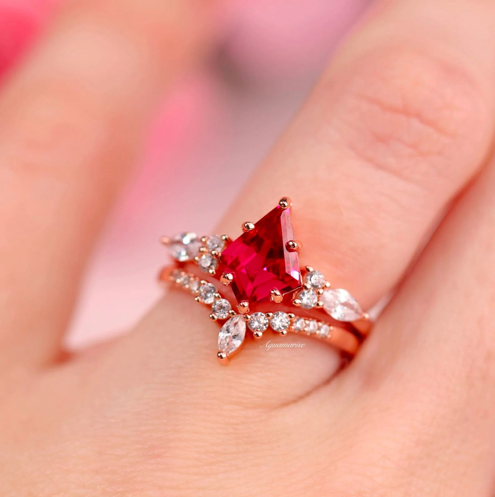 Skye Kite™ Ruby & Rose Gold Leaf Couple Rings for Women & Men - Romantic Matching Wedding Bands, Anniversary Gift for Her & Him - Perfect for Valentine's Day, Engagement & Special Occasions