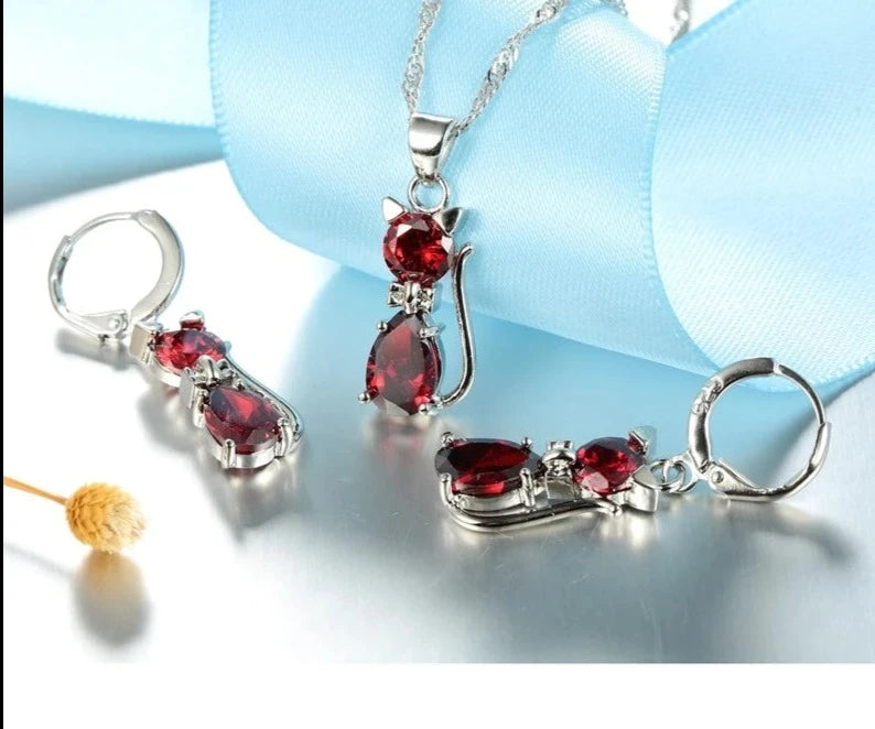 Stylish Cute Cat Pendant Necklace for Women - Elegant Animal Jewelry Gift for Cat Lovers - Perfect for Daily Wear, Parties & Special Occasions