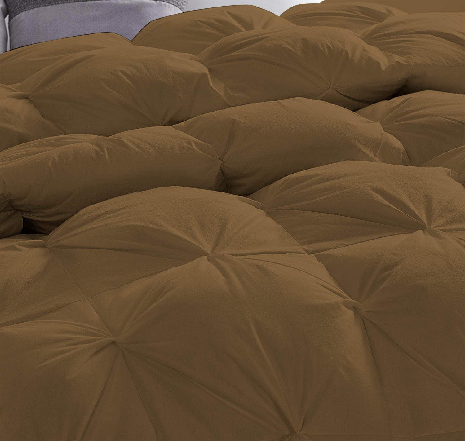 Pinch Pleated 100% Cotton Lightweight All Season Down Alternative Comforter - Soft Quilted Cooling Bedding for Warm Weather & Hot Sleepers (Full/Queen, Aqua Blue) - Perfect for Summer Nights, Guest Rooms & Airy Bedroom Decor