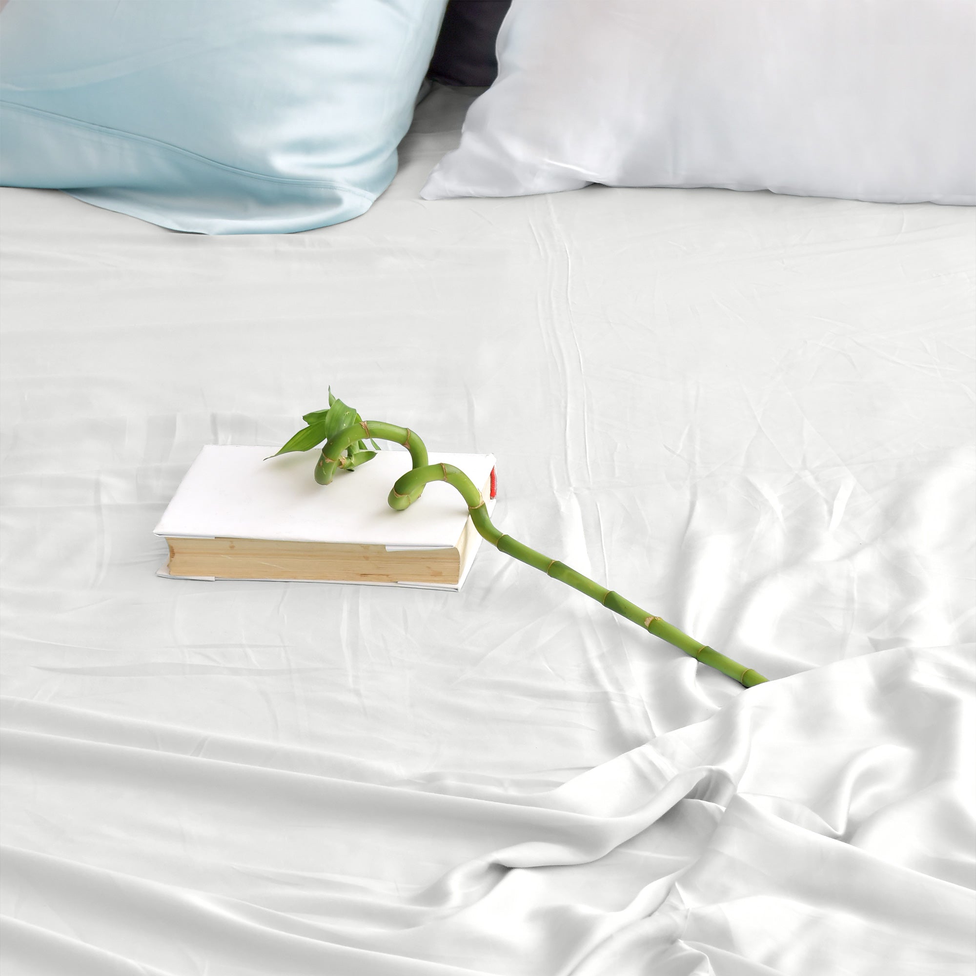 Luxury Bamboo Sateen Sheet Set - 100% Organic Bamboo Bed Sheets - Soft & Breathable - Queen Size - Perfect for Hot Sleepers & Sensitive Skin - Ideal for Bedroom, Guest Room & Hotel Use