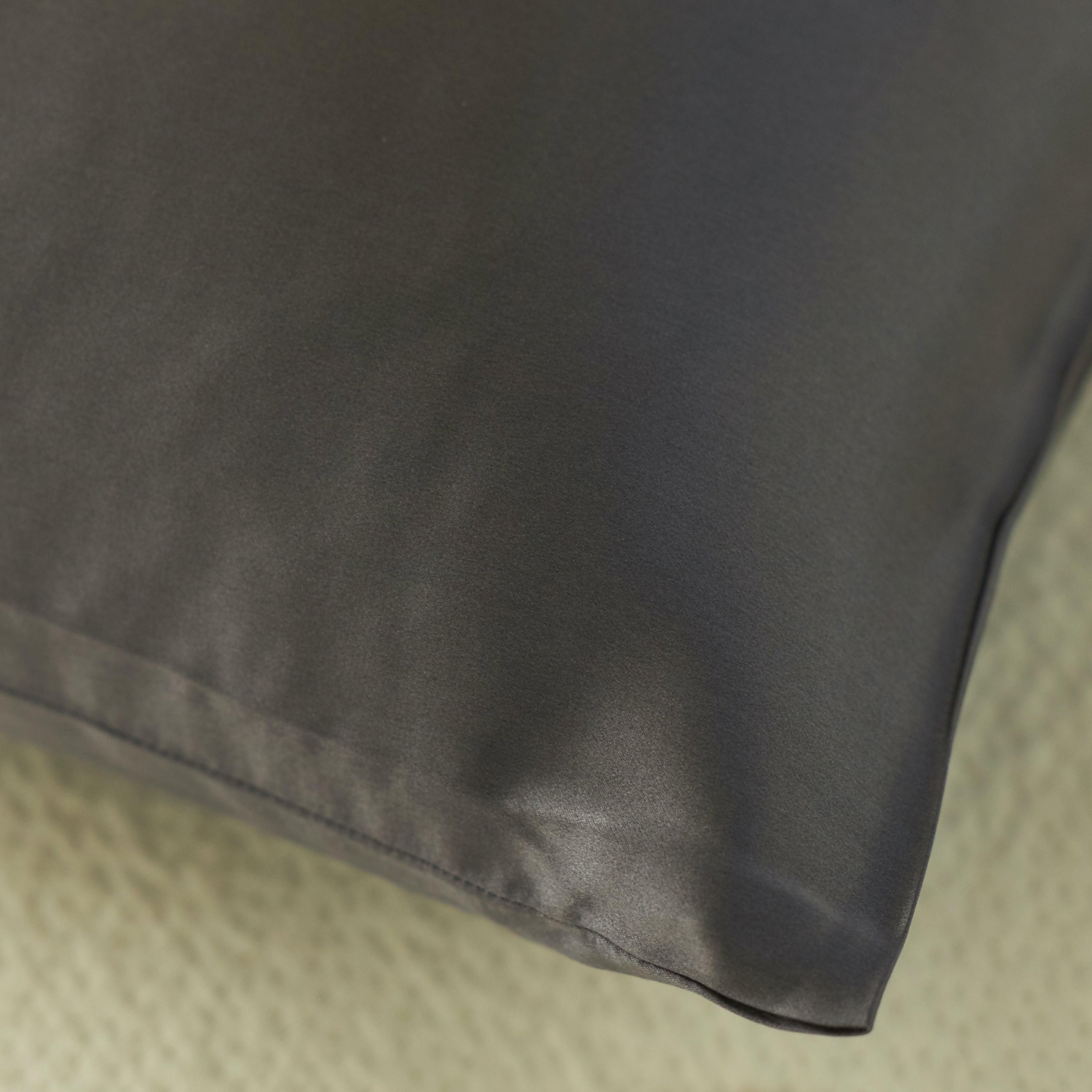 Premium 100% Mulberry Silk Pillowcase for Hair & Skin Care - Hypoallergenic, Anti-Wrinkle, Smooth & Cooling - Perfect for Beauty Sleep, Travel & Sensitive Skin