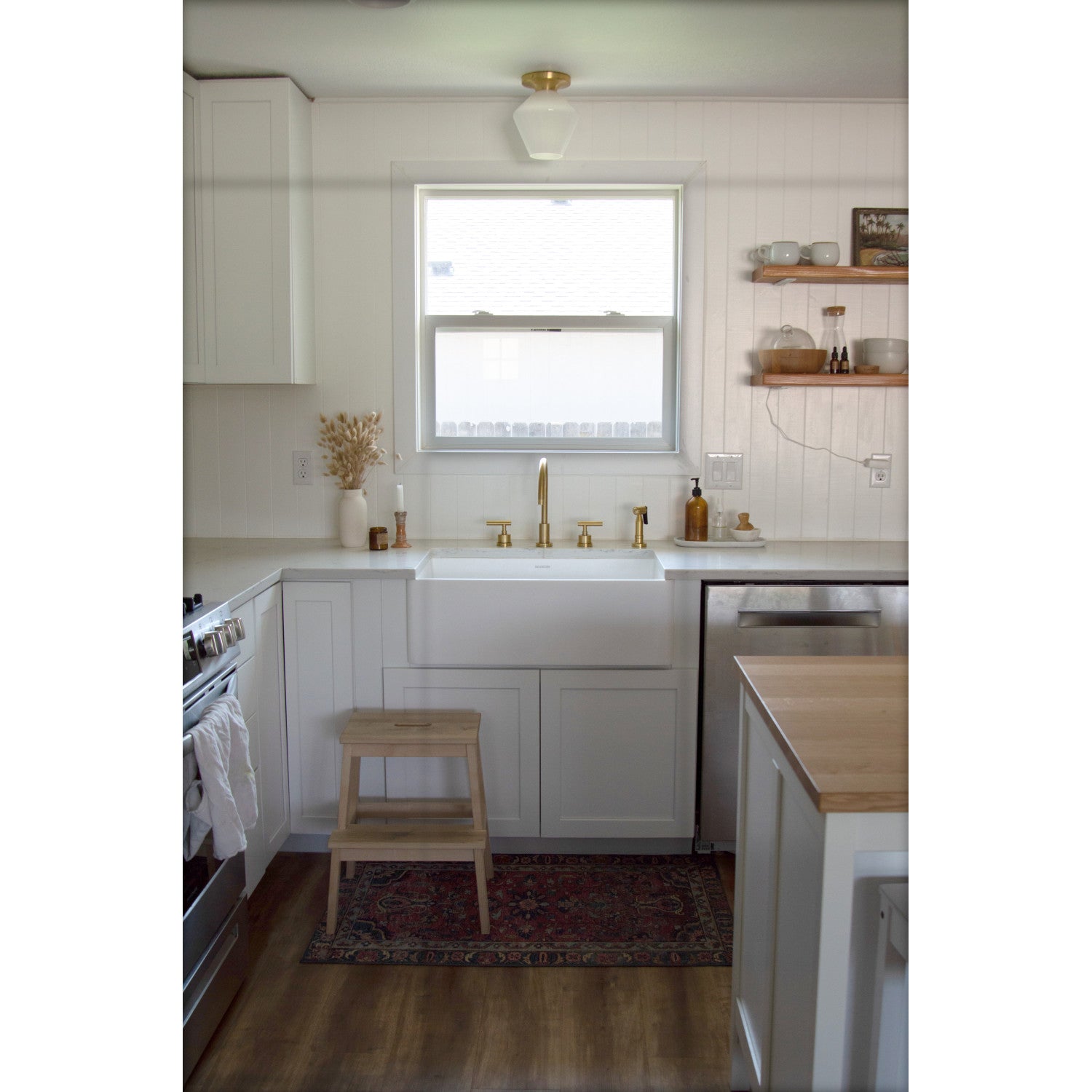 Arcticstone GKFA301810BC 30 Inch White Farmhouse Kitchen Sink - Solid Surface Apron Front Single Bowl with Strainer, Matte Finish | Perfect for Rustic & Modern Kitchens