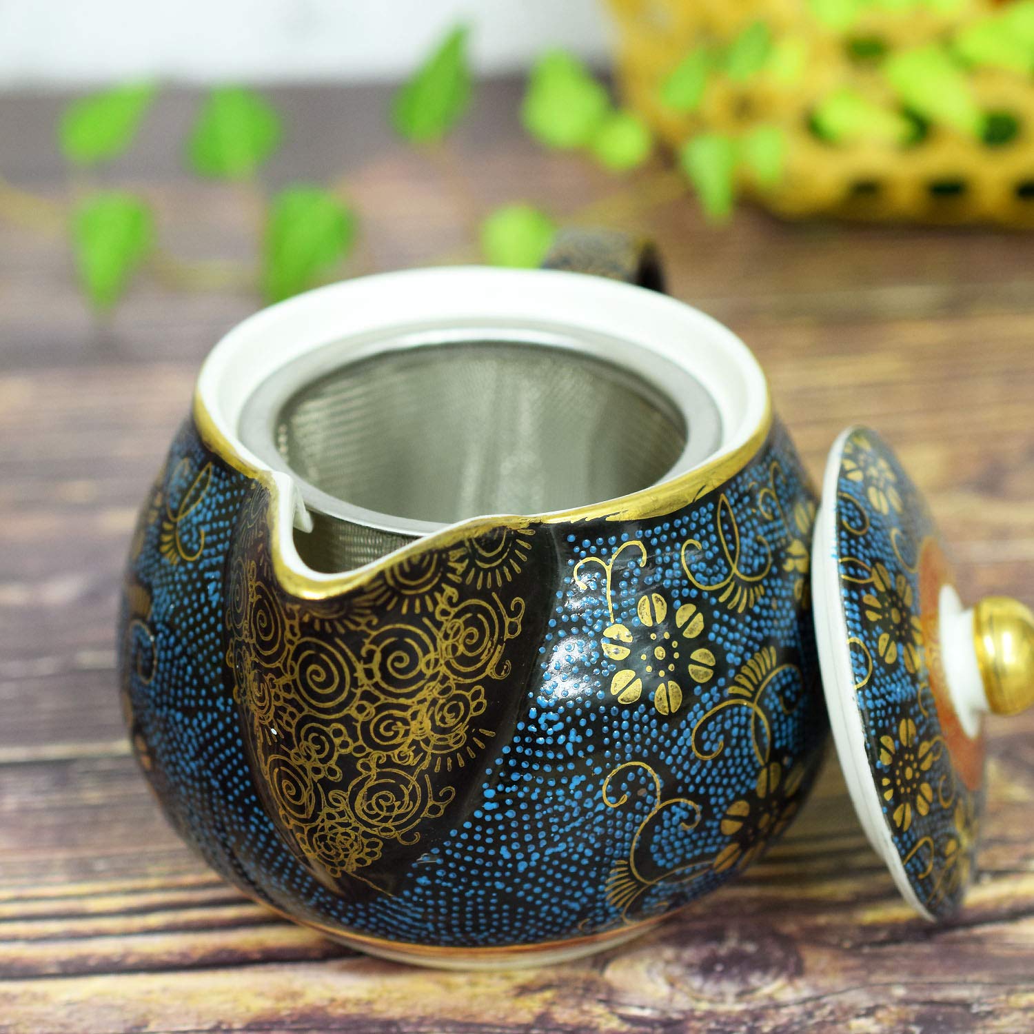 Kutani Yaki Japanese Gold Clematis Teapot with Built-in Tea Strainer - Authentic Japanese Ceramic Teapot for Green Tea, Oolong & Herbal Teas - Perfect for Tea Ceremonies, Gifts & Home Decor