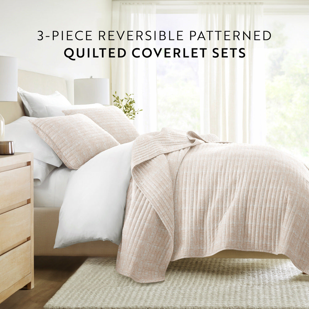 Geometric Maze Quilted Coverlet Set - Queen Size Bedspread with Matching Pillow Shams, Modern Home Decor for Bedroom - Perfect for Guest Rooms, Master Bedrooms & Cozy Winter Nights
