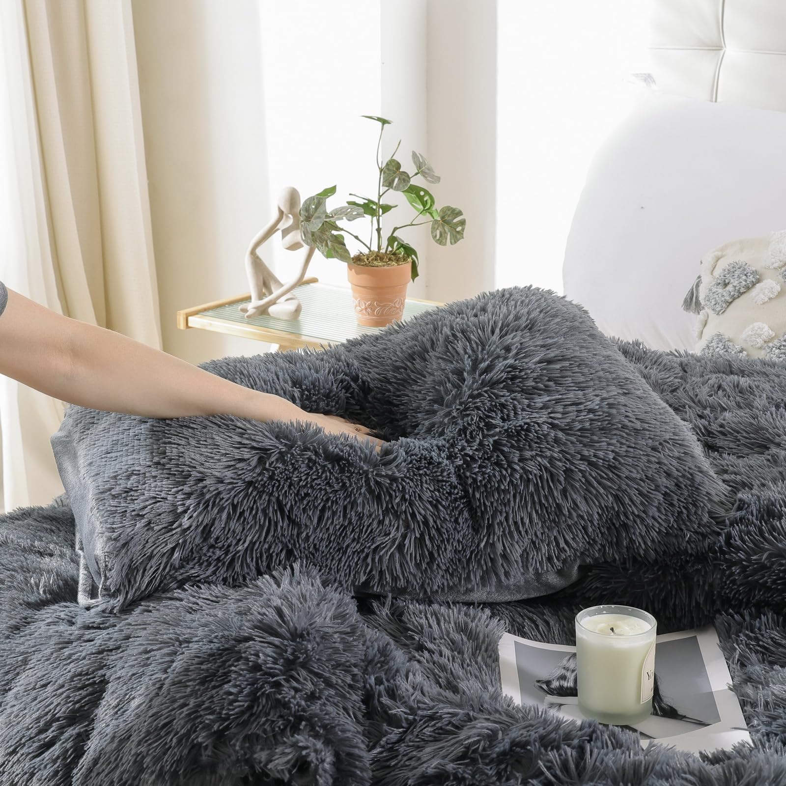 Luxury Faux Fur Queen Comforter Set - Soft Shaggy Bedding for All Seasons, 3-Piece Dark Grey Fuzzy Bed Set (1 Comforter + 2 Pillowcases) | Cozy Winter Nights & Stylish Bedroom Decor