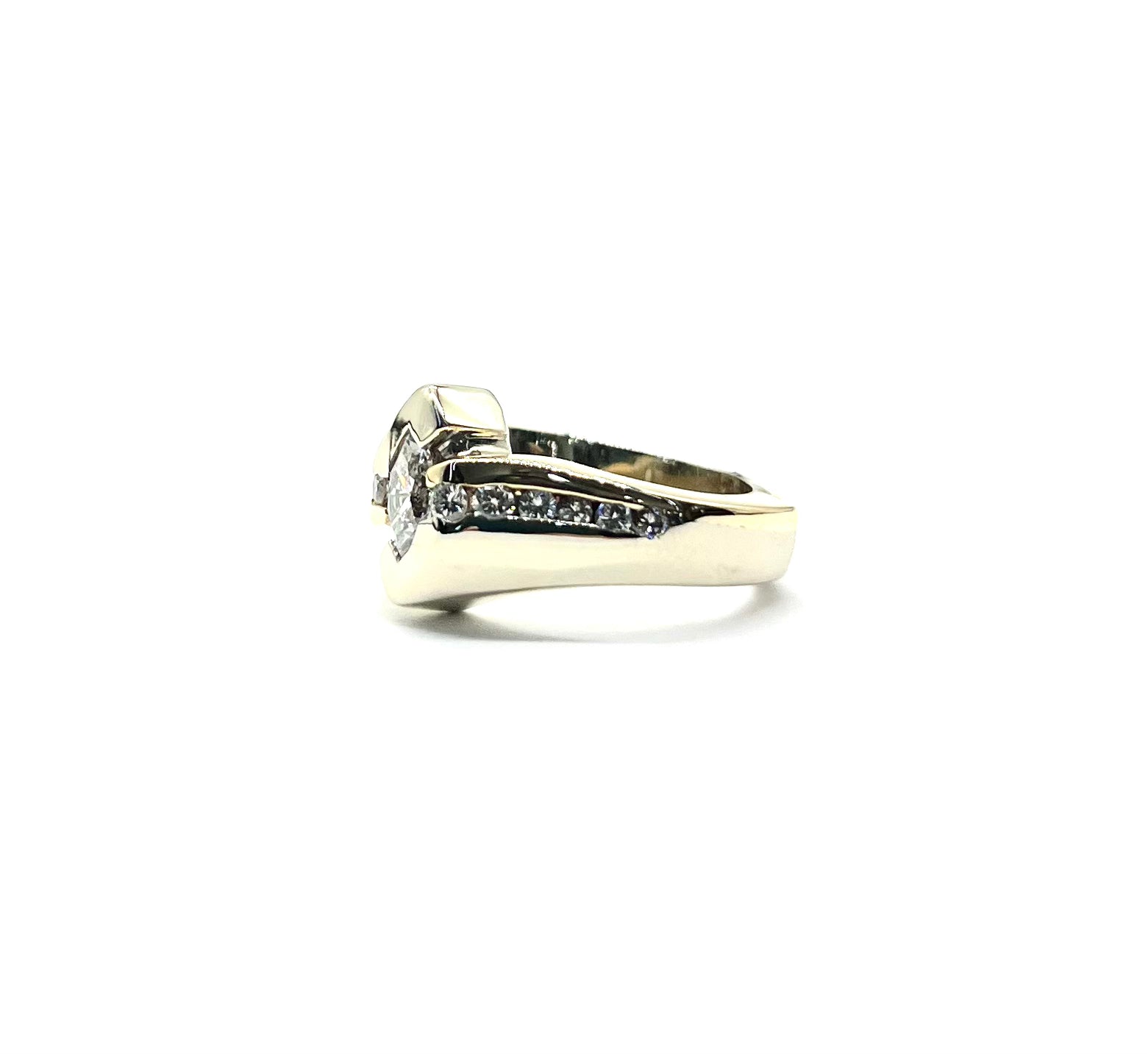 Exquisite Marquise Bezel Set Diamond Ring for Women - Elegant Wedding, Engagement & Anniversary Jewelry Gift