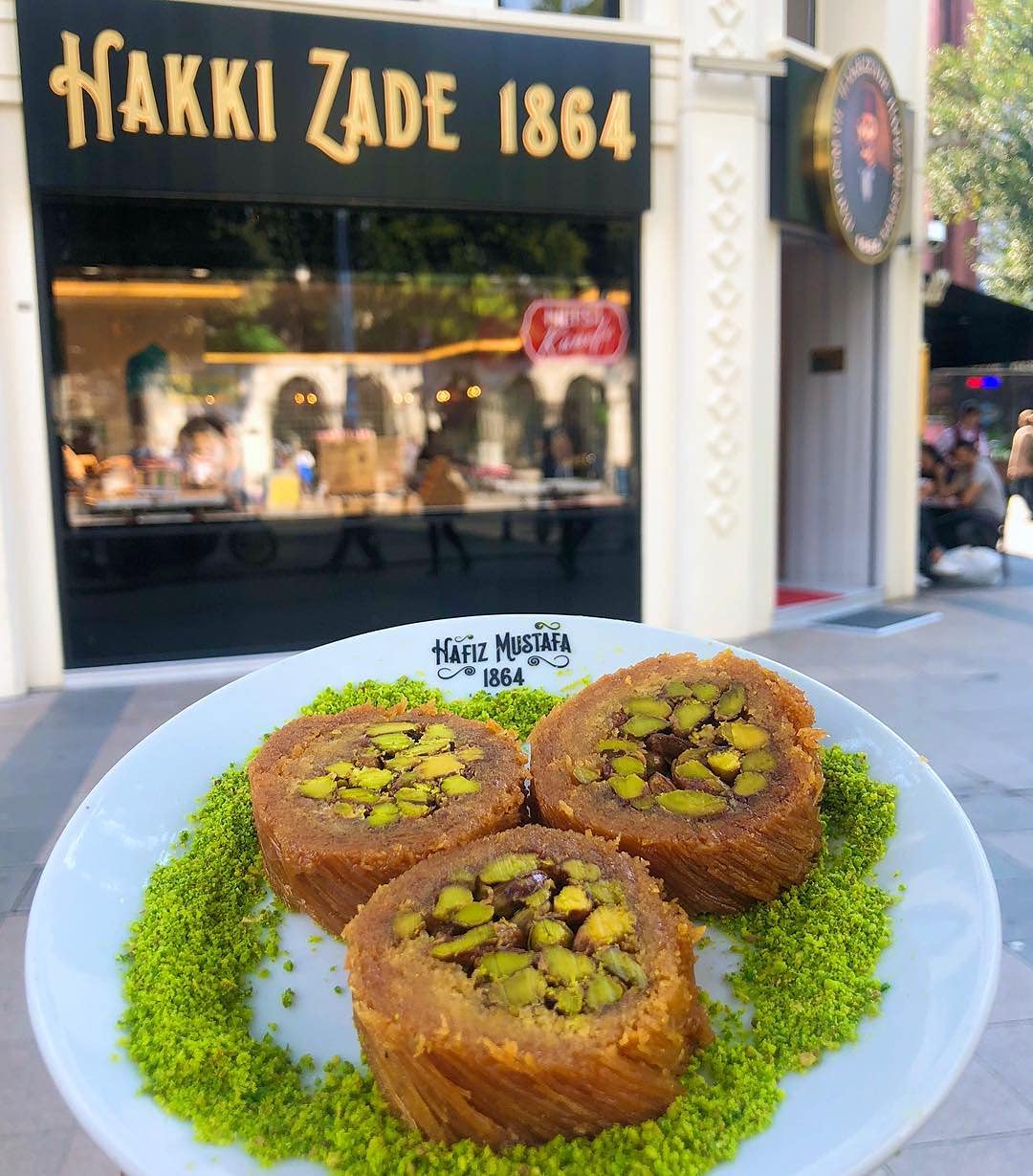 Premium Hafiz Mustafa 1864 Istanbul Baklava Pastry Gift Box - Authentic Turkish Baklava Dessert with Pistachio, Hazelnut & Walnut in Flaky Phyllo Dough - Perfect for Holidays, Birthdays & Corporate Gifting | Great for Afternoon Tea, Dinner Parties & Special Occasions