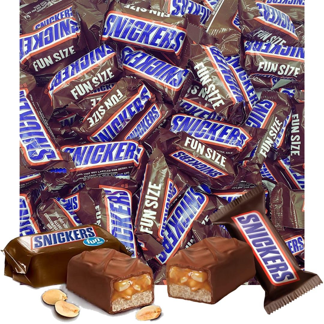 Snickers Fun Size Chocolate Bars - 125 Individually Wrapped Candy with Roasted Peanuts, Nougat & Caramel in Milk Chocolate (5lb Bulk Pack) - Perfect for Halloween, Parties, Office Snacks & Gift Baskets
