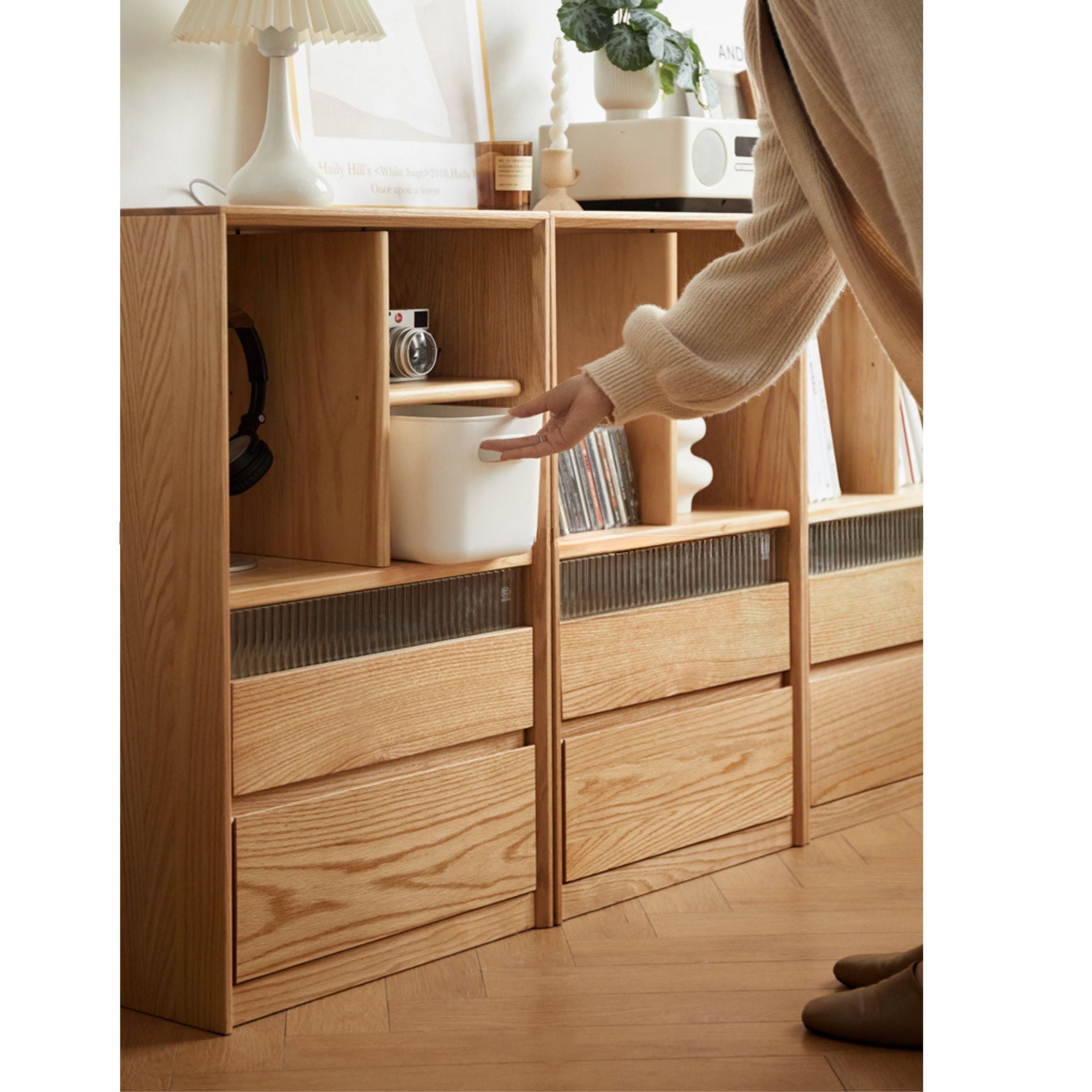 Modern Oak Solid Wood Bookcase - Stylish and Durable Bookshelf for Home Office, Living Room, or Library Storage
