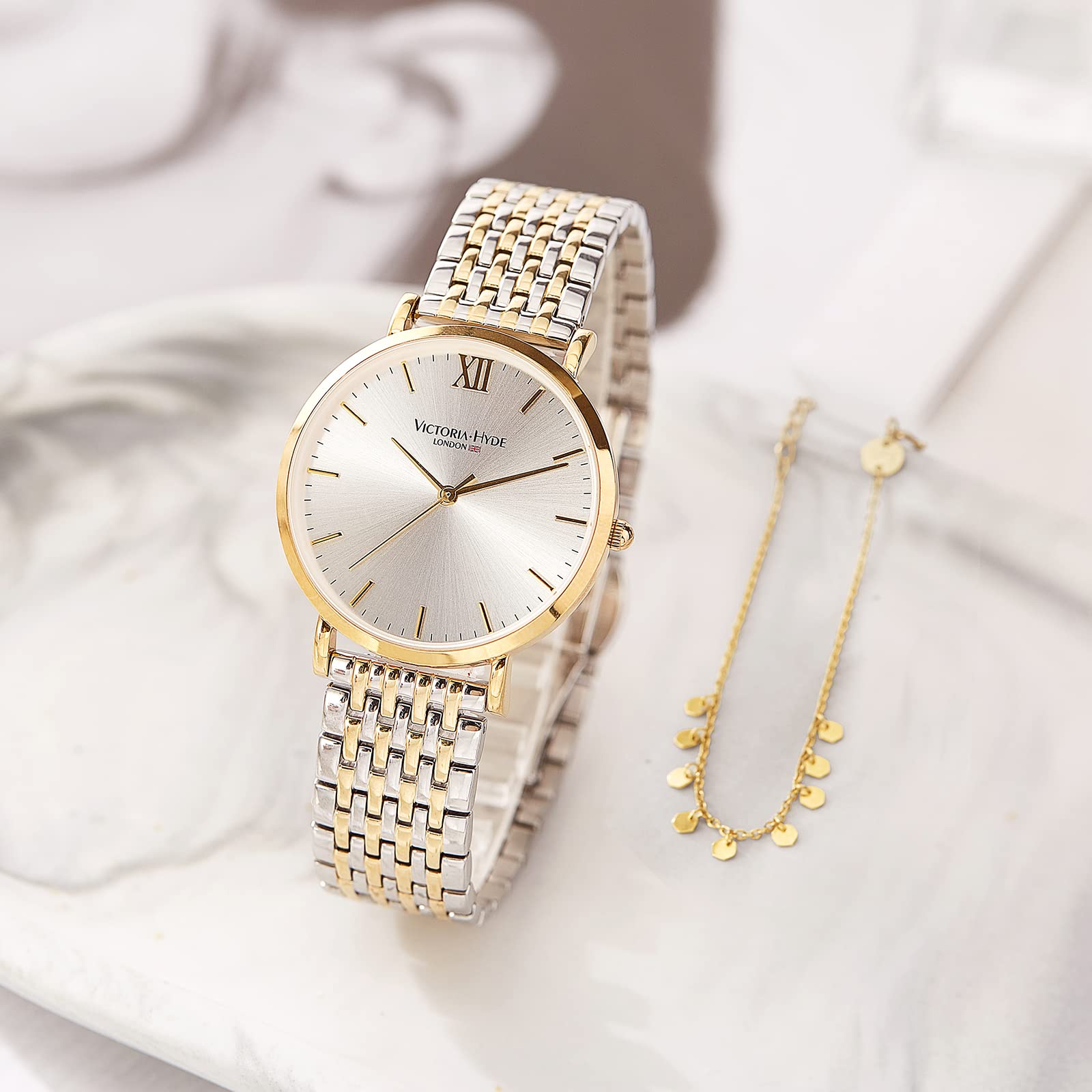 VICTORIA HYDE Women's Gold Analog Quartz Watch - Stainless Steel Waterproof Ladies Wristwatch with Bracelet Set | Perfect for Everyday Wear, Office & Special Occasions