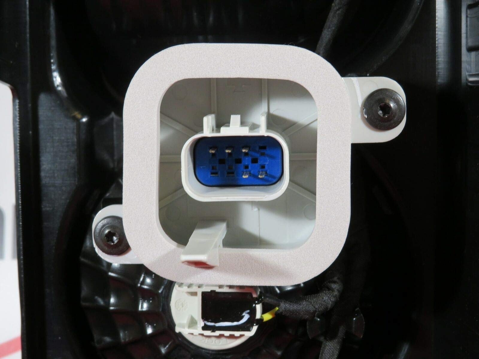 High-Quality Left Tail Lamp for Cars - Durable & Bright LED Brake Light Replacement - Perfect for Night Driving & Safety