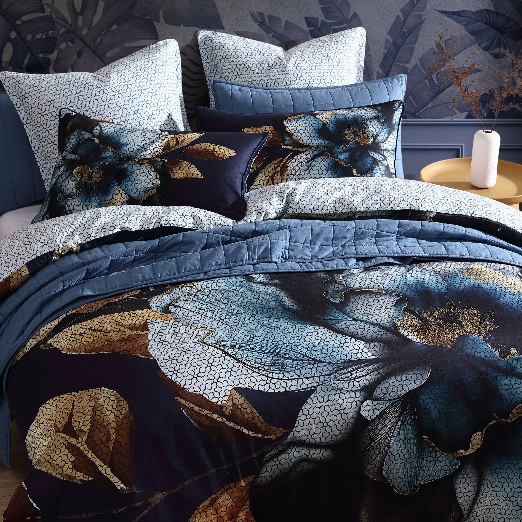 Premium Navy Blue Quilt Cover Set - Soft & Luxurious Golden Glow Bedding by Logan and Mason - Perfect for Master Bedrooms, Guest Rooms & Cozy Home Decor