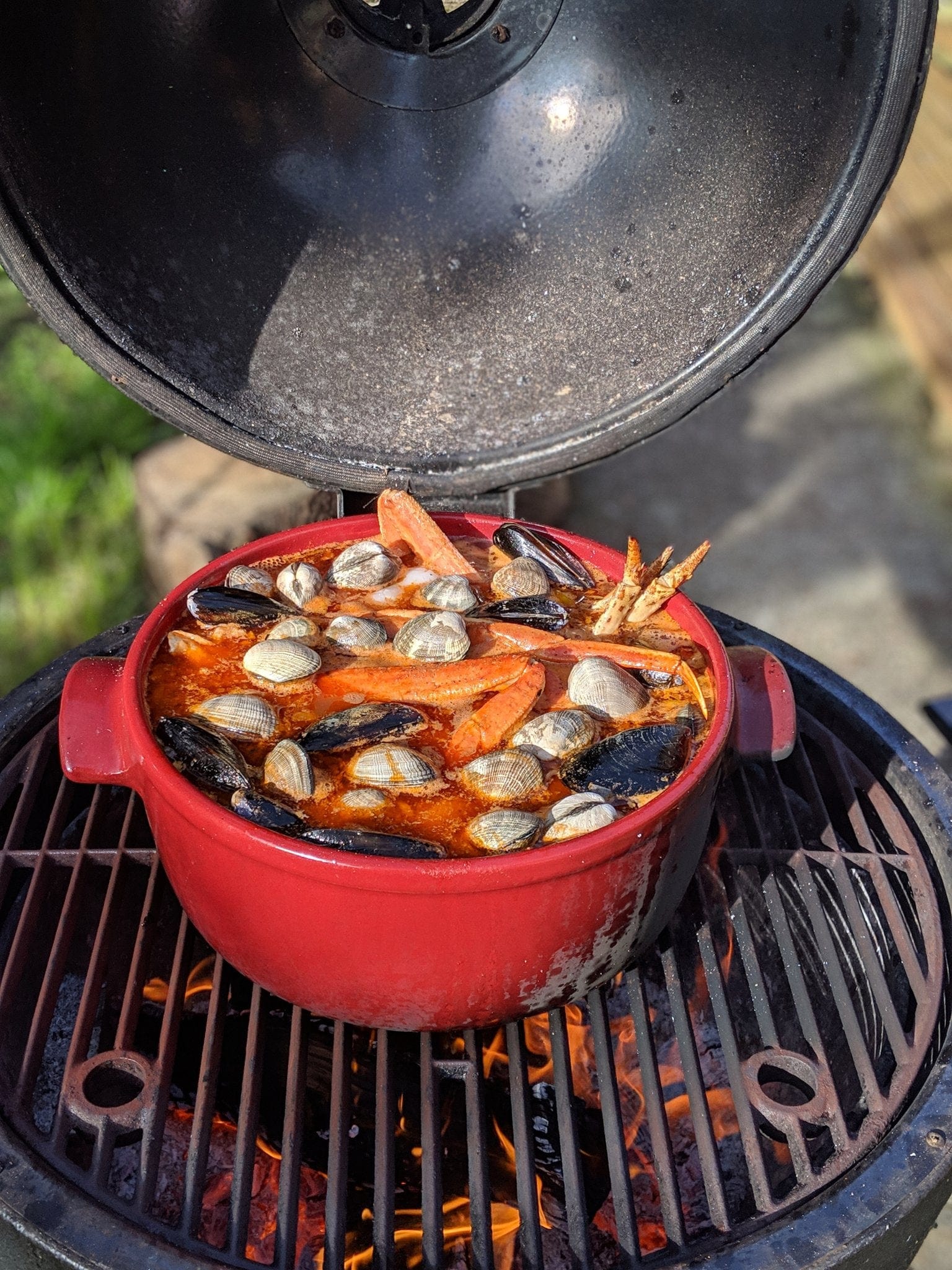 Emile Henry Flame Round Stewpot 4.2 Qt - Burgundy Red Ceramic Dutch Oven for Slow Cooking, Braising & Serving - Stovetop & Oven Safe Up to 520°F