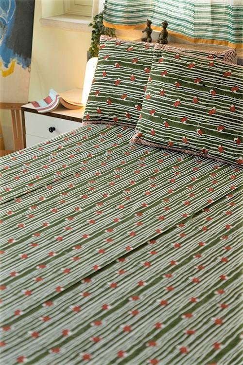 Red in Motion Handblock Printed Cotton Bedsheet - Premium 100% Cotton Handmade Bedding Set - Perfect for Boho Chic Bedroom Decor & Guest Room Essentials