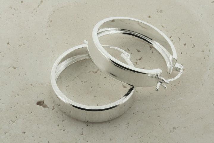 27mm Clean Circle Hoop Earrings - Minimalist Stainless Steel Hoops for Women, Everyday Wear & Casual Outfits
