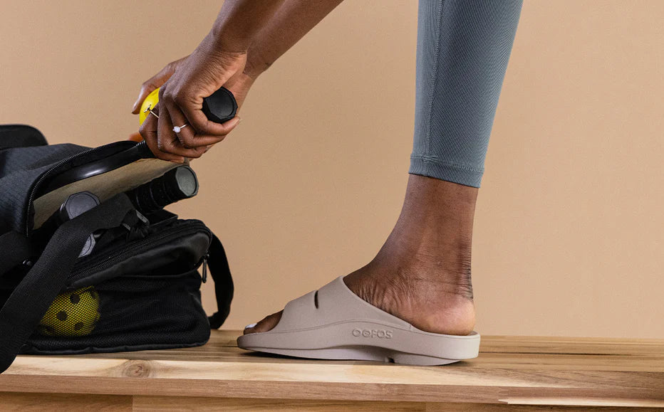 OOFOS Unisex Ooahh Nomad Recovery Sandals - Comfortable & Supportive Footwear for Men & Women - Perfect for Post-Workout, Travel & Relaxation at Home