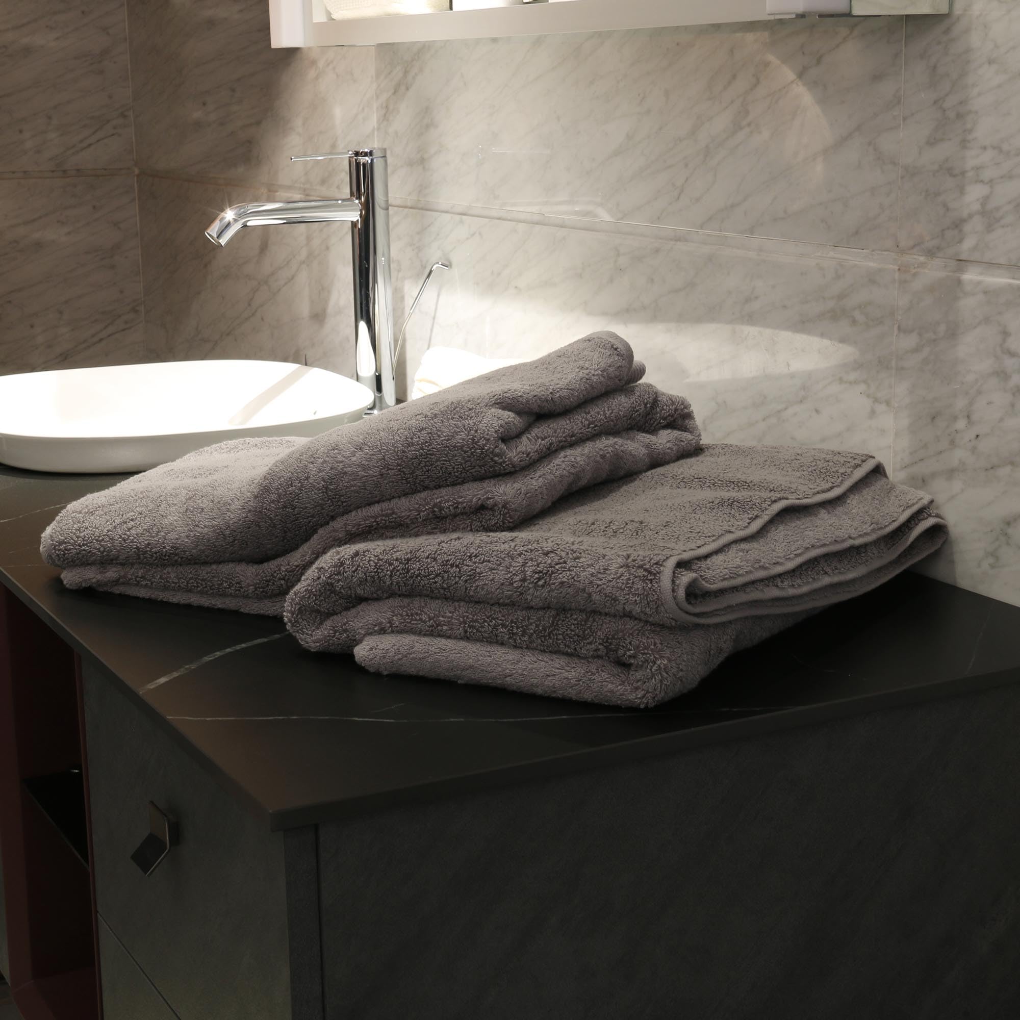 Premium 100% Cotton Bath Towel Set of 2 - Extra Large 31x62 Inch Luxury Bath Sheets - Super Soft & Highly Absorbent for Spa, Bathroom & Beach - Light Grey Home Essentials