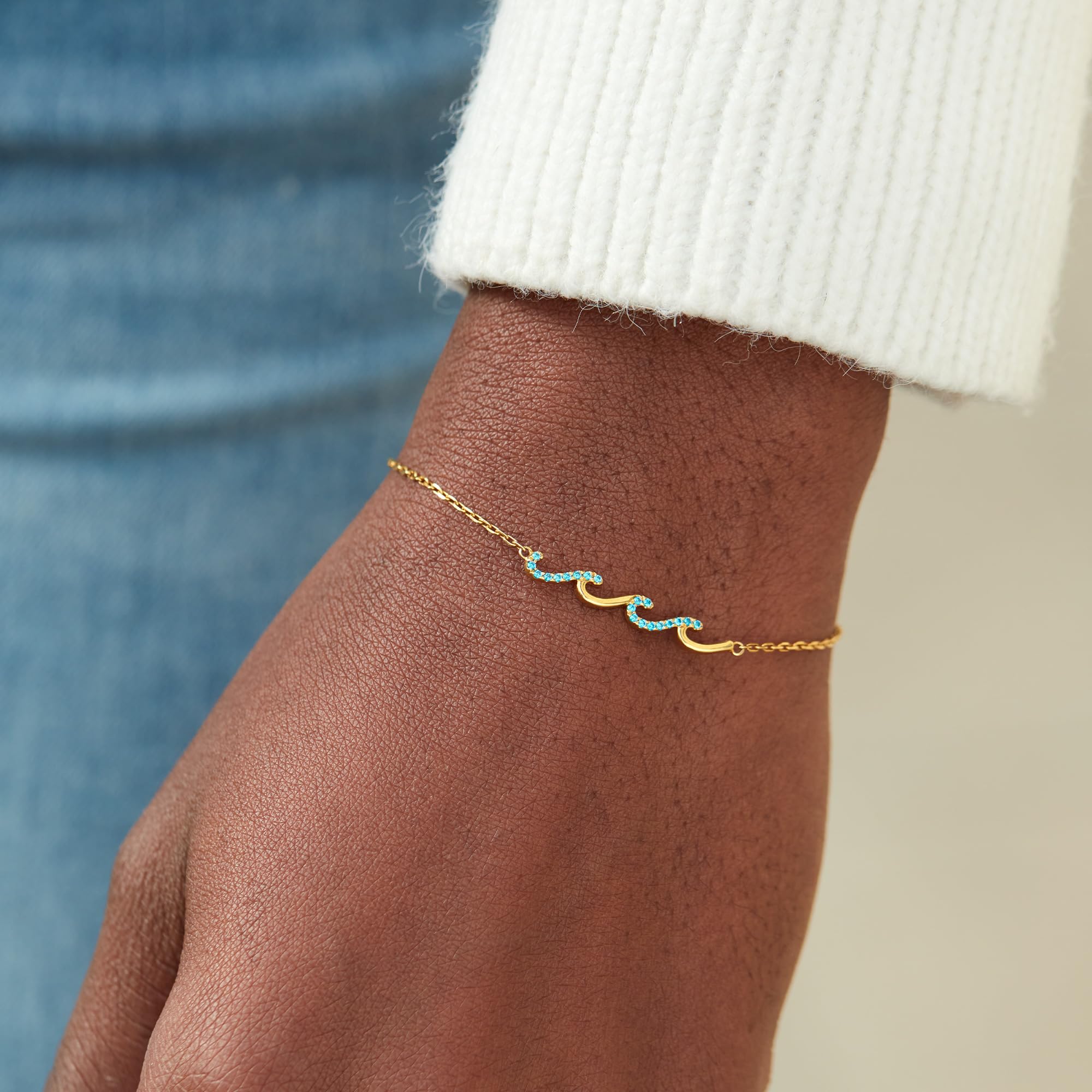 STORYJEWELLERY Wave Bracelet - Elegant Jewelry Gift for Women, Perfect Birthday Gift for Daughter, Mom & Sister | Meaningful Mother's Day & Retirement Present | Ideal for Everyday Wear, Special Occasions & Gift-Giving