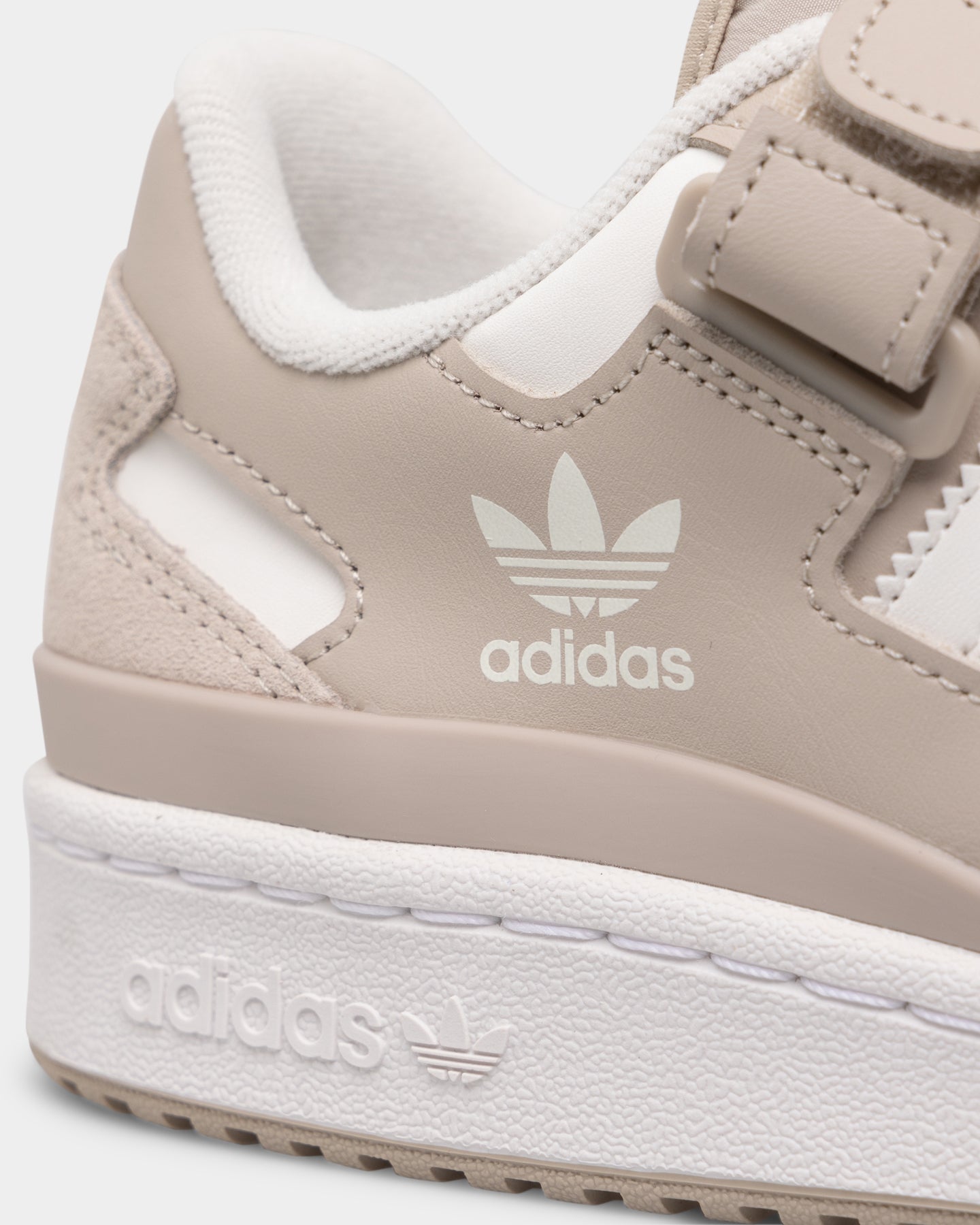 Adidas Forum Low Sneakers - Wonder Beige & Cloud White | Classic Retro Basketball Shoes for Men & Women | Perfect for Casual Wear, Street Style & Gym Workouts