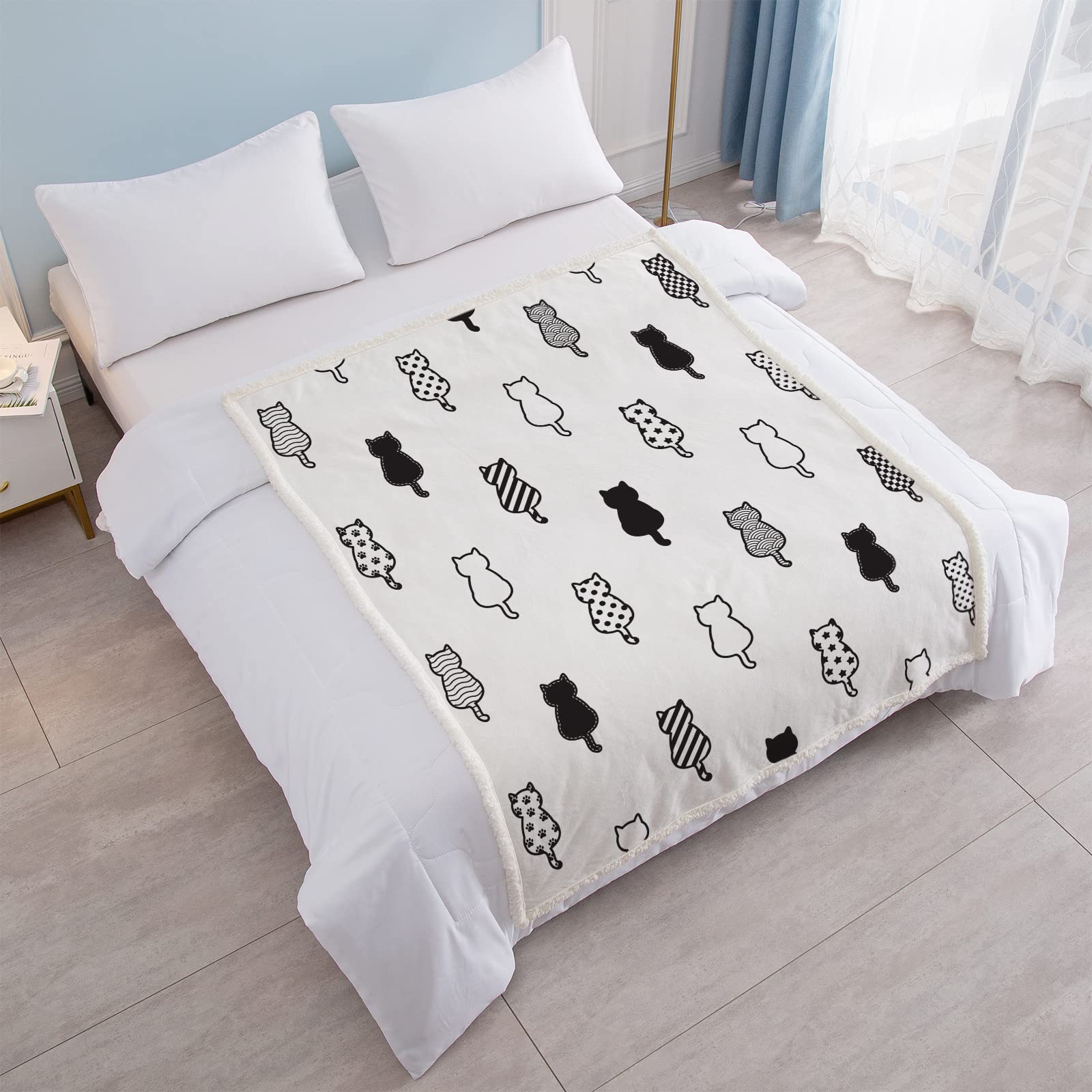 SOULZZZ Soft Fleece Sherpa Cat Blanket - Cozy Plush Throw for Women, Girls & Cat Lovers - Cute Kawaii Kitten Design (50x60 Inches, Black & White) - Perfect for Bed, Sofa, Reading Nook & Gift Giving