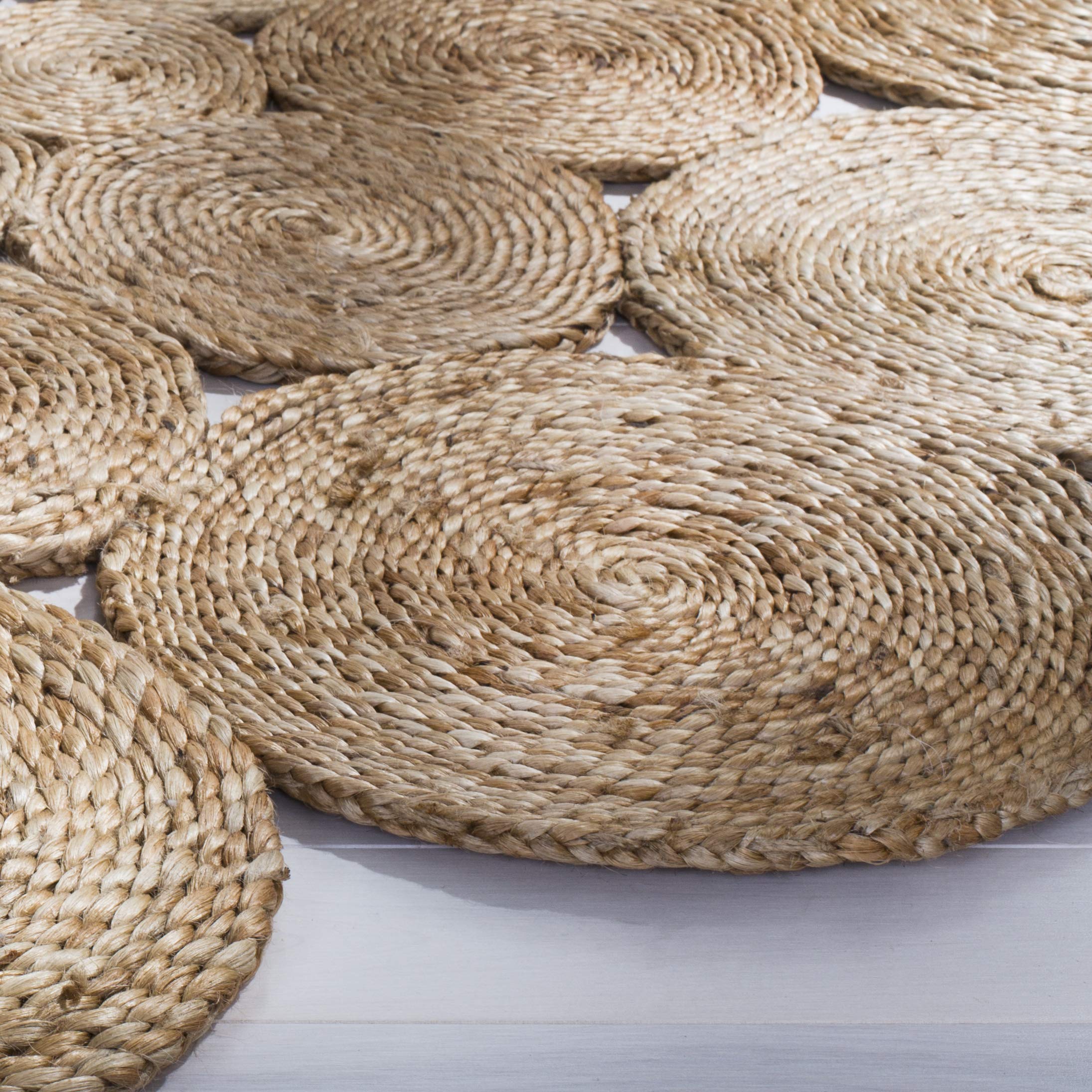 SAFAVIEH Natural Fiber Round Collection 8' Round Handmade Jute Area Rug - Boho Charm Farmhouse Style for Living Room, Bedroom & Dining Room Decor