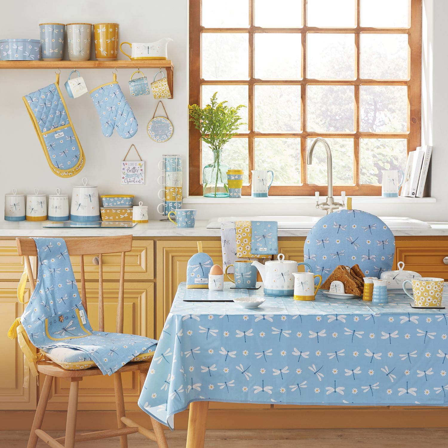 English Meadow Cotton Apron - Stylish & Durable Kitchen Apron for Cooking, Baking & Grilling - Perfect Gift for Chefs & Home Cooks