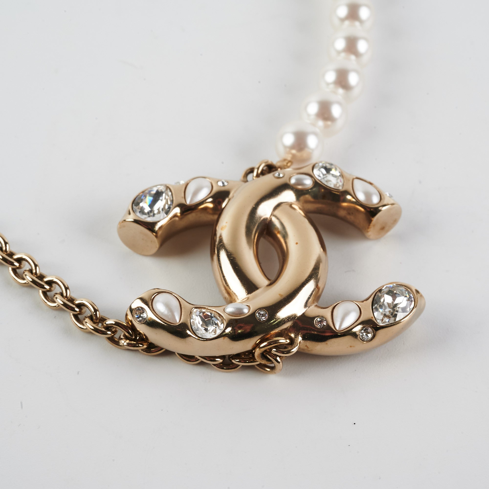 Chanel CC Pearl Necklace - Elegant Fashion Jewelry for Women | Perfect for Parties, Weddings & Special Occasions