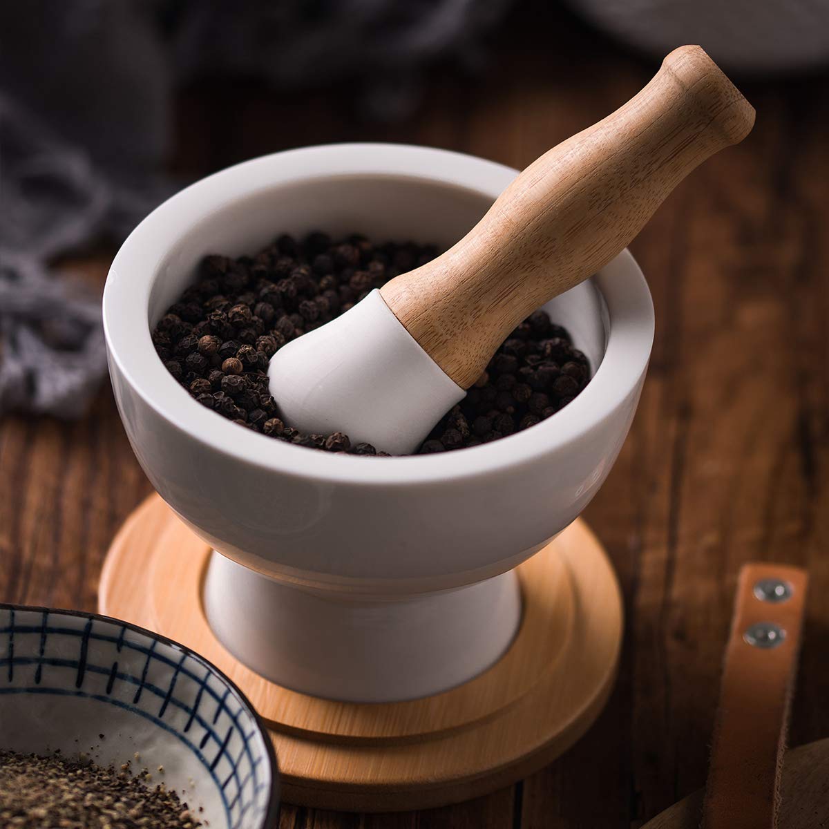 Premium Porcelain Mortar and Pestle Set - Spice Grinder, Herb Crusher, Pill Crusher & Pesto Maker - Non-Slip Base - Perfect for Guacamole, Seasonings & Paste - Ideal Kitchen Gift for Cooking Enthusiasts