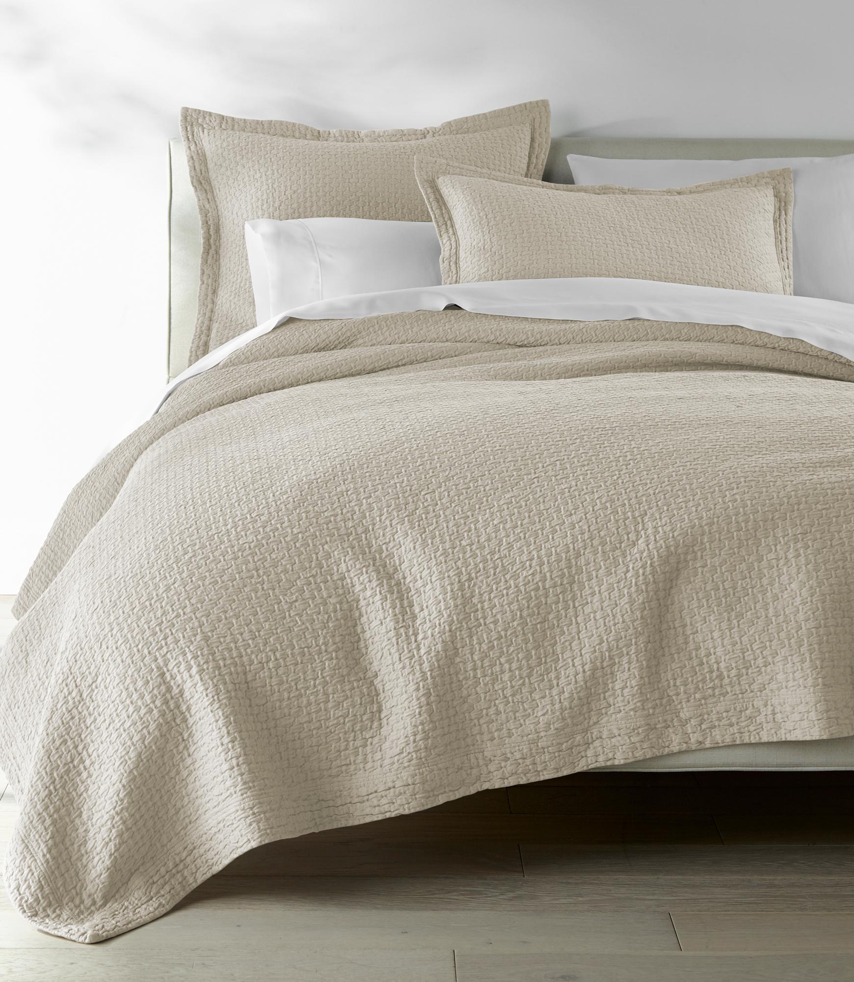 Juliet Matelassé Coverlet - Luxury Quilted Bedspread for Queen & King Size Beds - Perfect for Master Bedroom, Guest Room & Hotel Decor