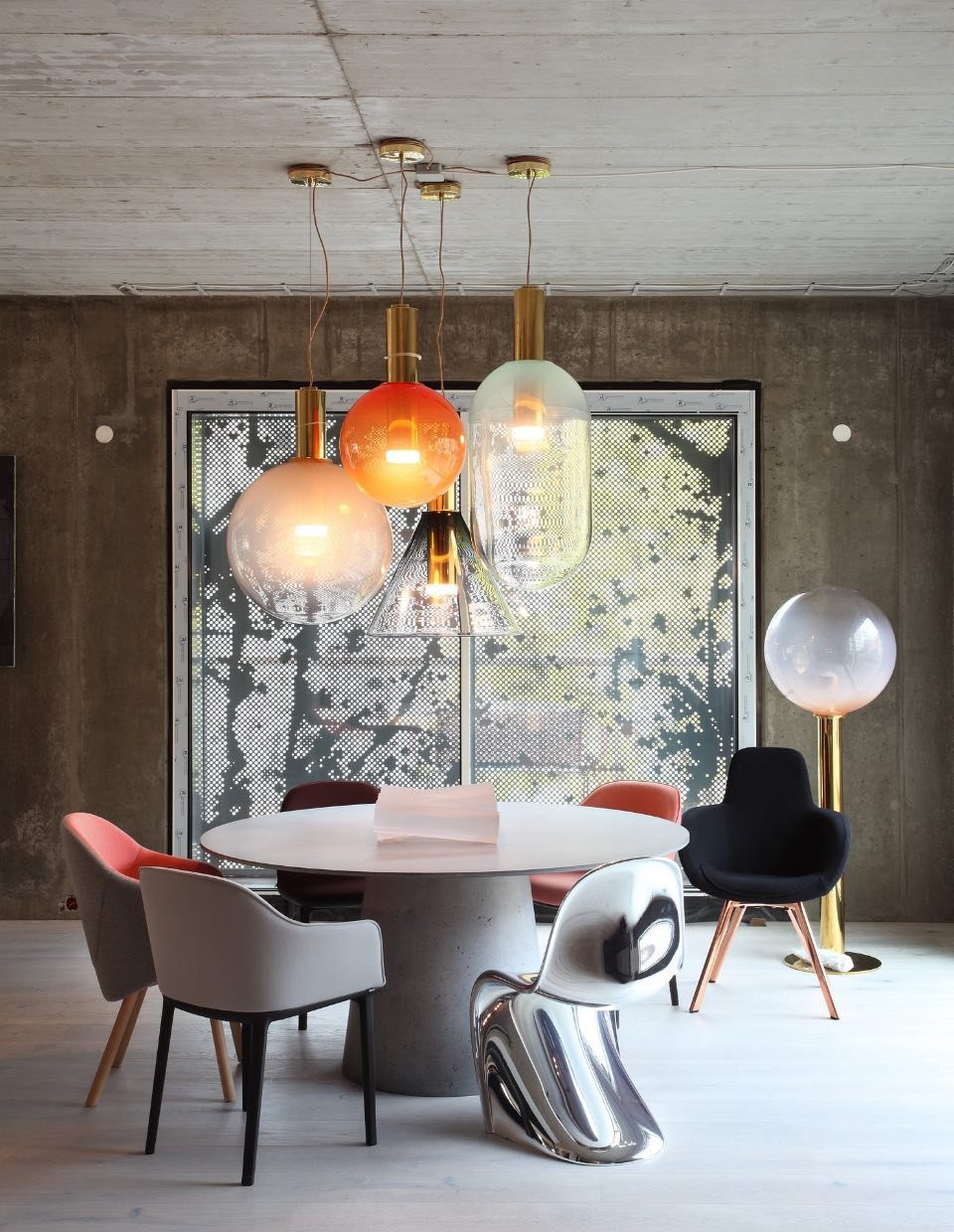 Eidos Collection Modern Pendant Lamp - Elegant Hanging Light Fixture for Dining Room, Kitchen Island & Living Room Decor