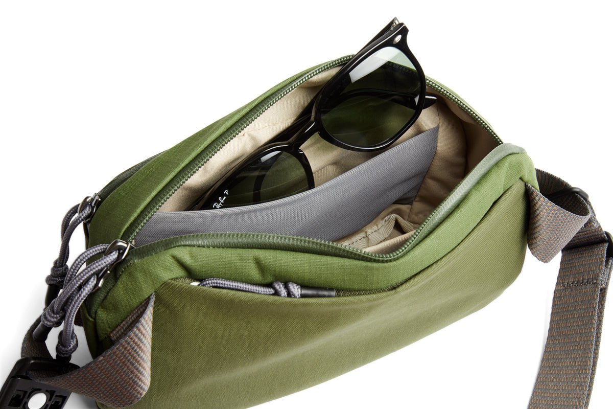 Bellroy Venture Ready Sling 2.5L Crossbody Bag - Lightweight & Water-Resistant Travel Pack for Men & Women - Perfect for Hiking, Commuting & Everyday Carry