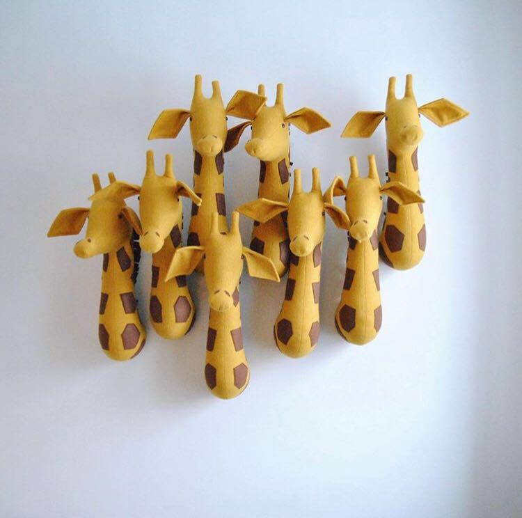 Cute Giraffe Plush Toy Wall Hanging - Soft Animal Nursery Decor for Baby & Kids Room - Perfect for Birthday Gifts, Baby Showers and Children's Bedroom Decoration