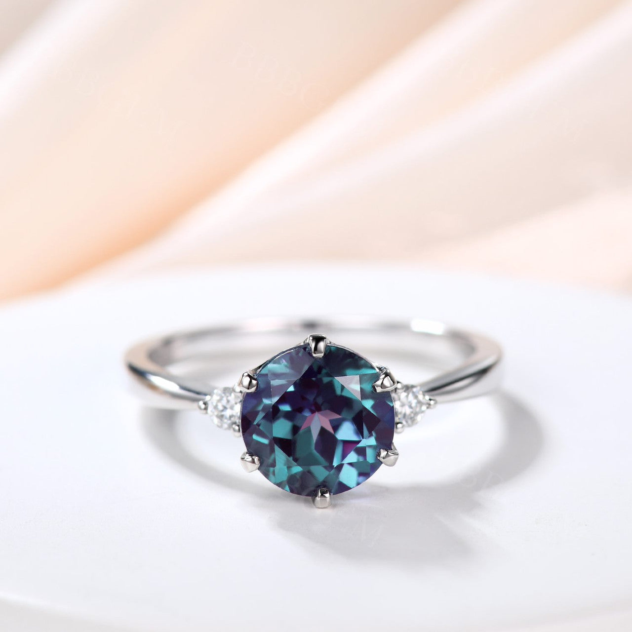 Vintage 7mm Round Alexandrite & Moissanite Three Stone Engagement Ring - 6 Prong Setting for Weddings, Anniversaries & Special Occasions