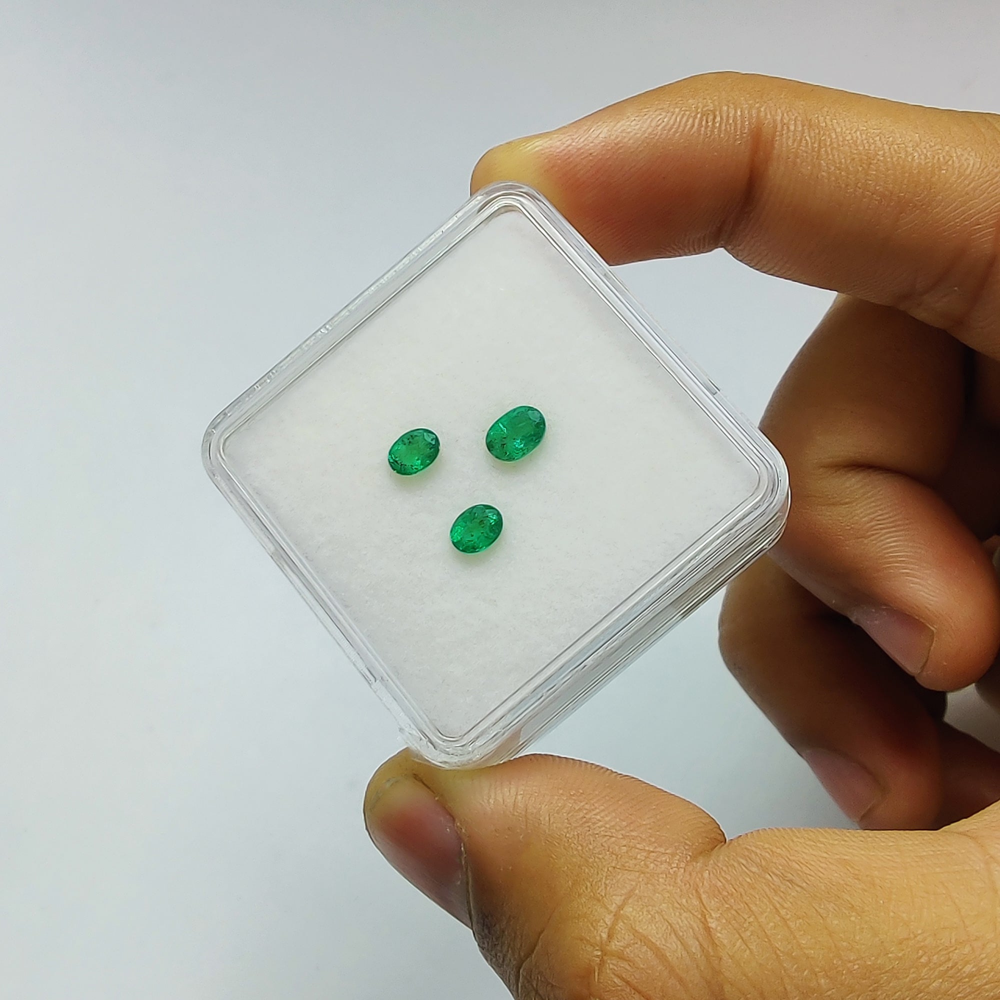 Natural Untreated Green Emerald Gemstone Set - 0.80cts Oval Cut (4.5*3.5mm & 5*4mm) - 3 Piece Collection for Jewelry Making, Engagement Rings & Gift Giving