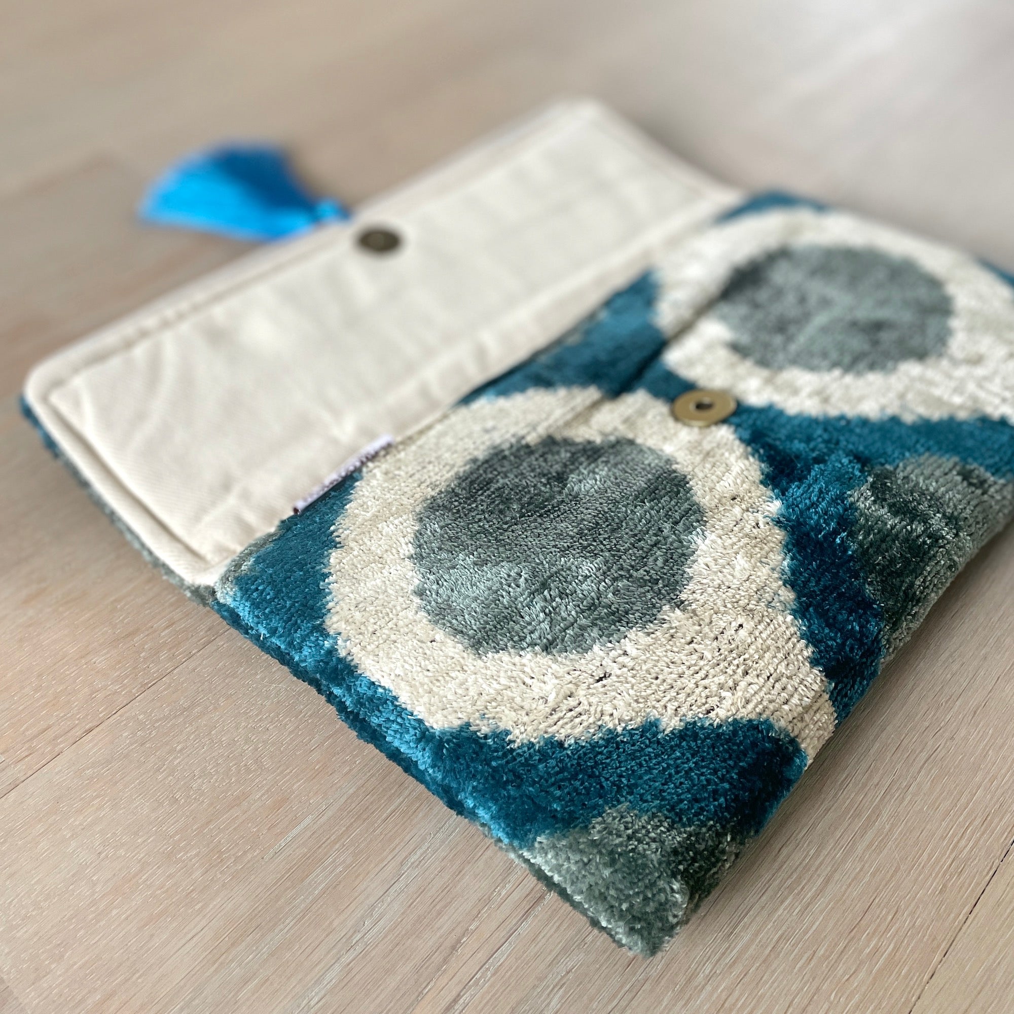 Stylish Ikat Clutch Bag for Women - Trendy Livorno Pattern Handbag - Perfect for Evening Parties, Weddings & Special Occasions