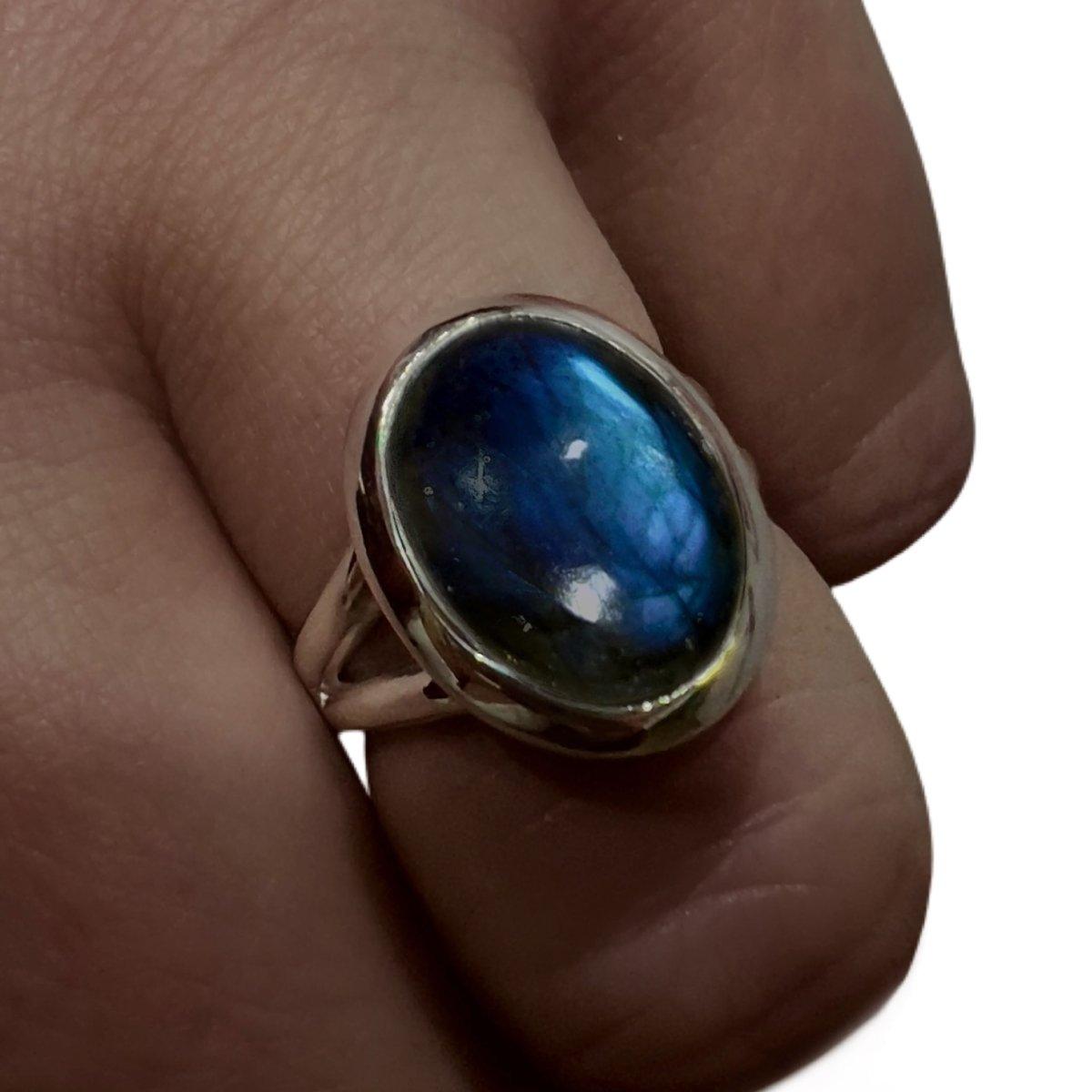 Elegant Oval Labradorite Ring for Women - Classic Chic Jewelry Gift for Her - Perfect for Weddings, Parties & Everyday Wear